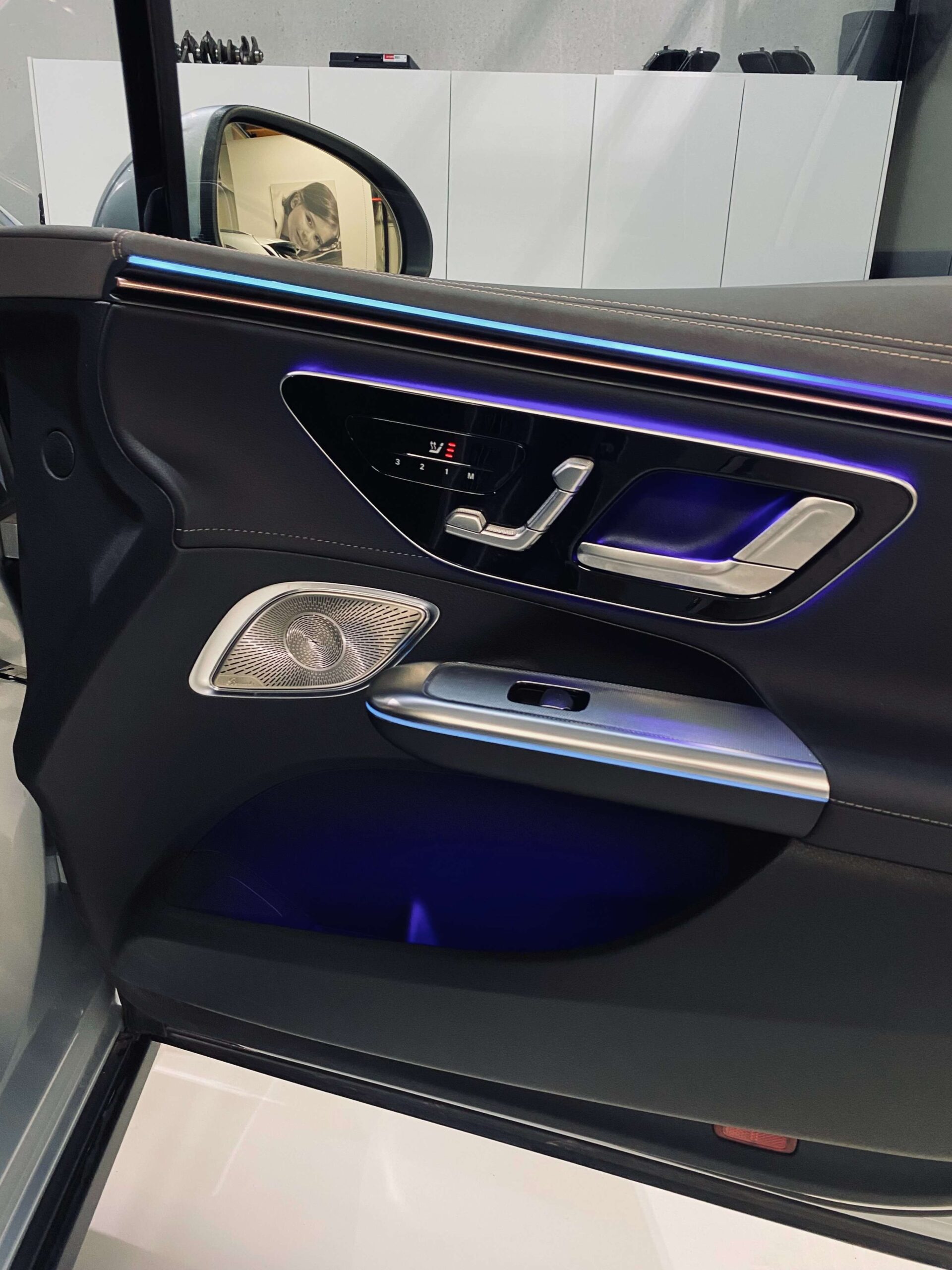 Mercedes-Benz EQE 300 HYPERSCEEN Leder/Burmester/Memory/360/Pano/Trekh