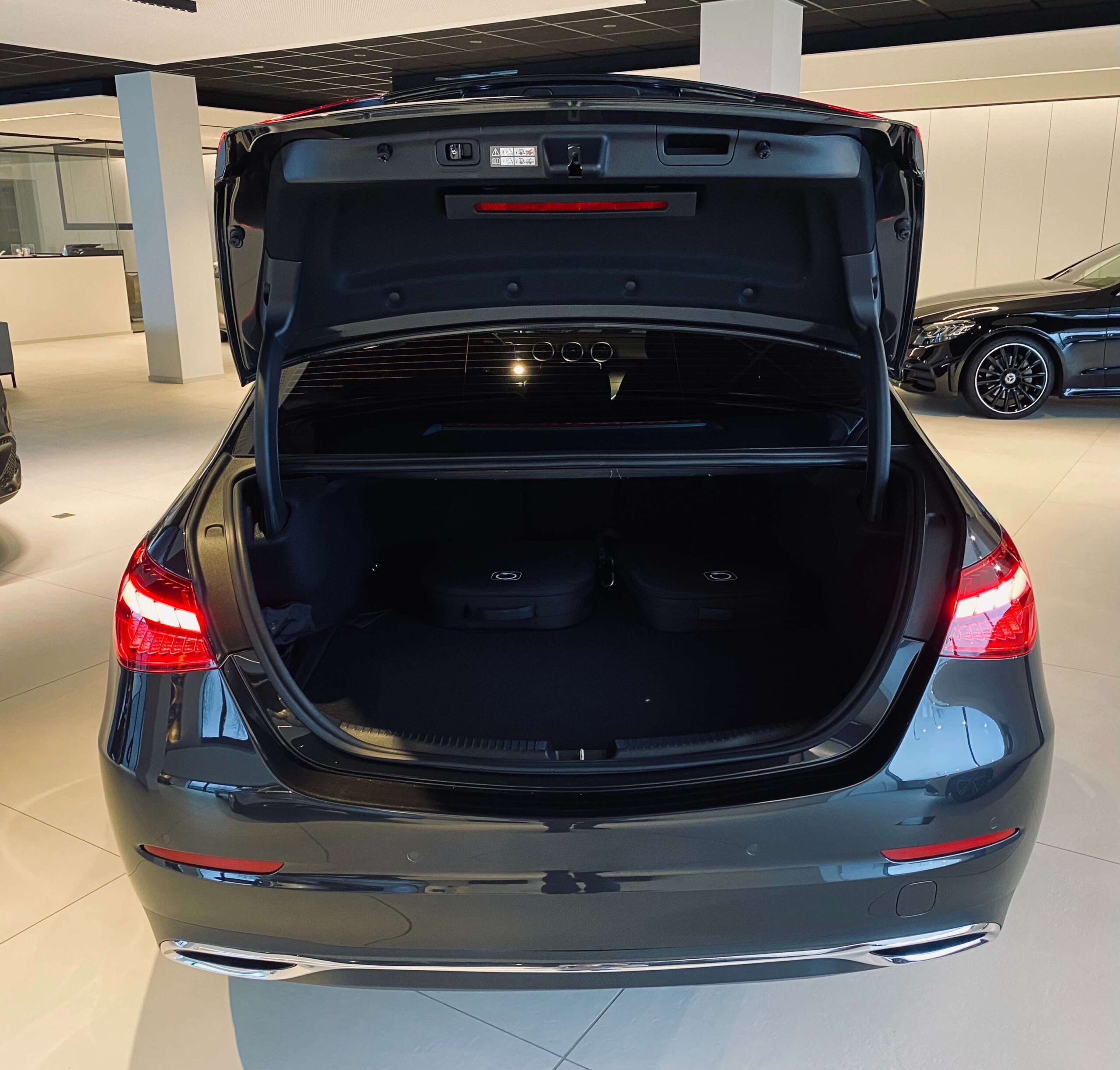 Mercedes-Benz C 300 e 9G Plug-in LUXURY LUCHTVERING/MBUX-Premium/Trekh