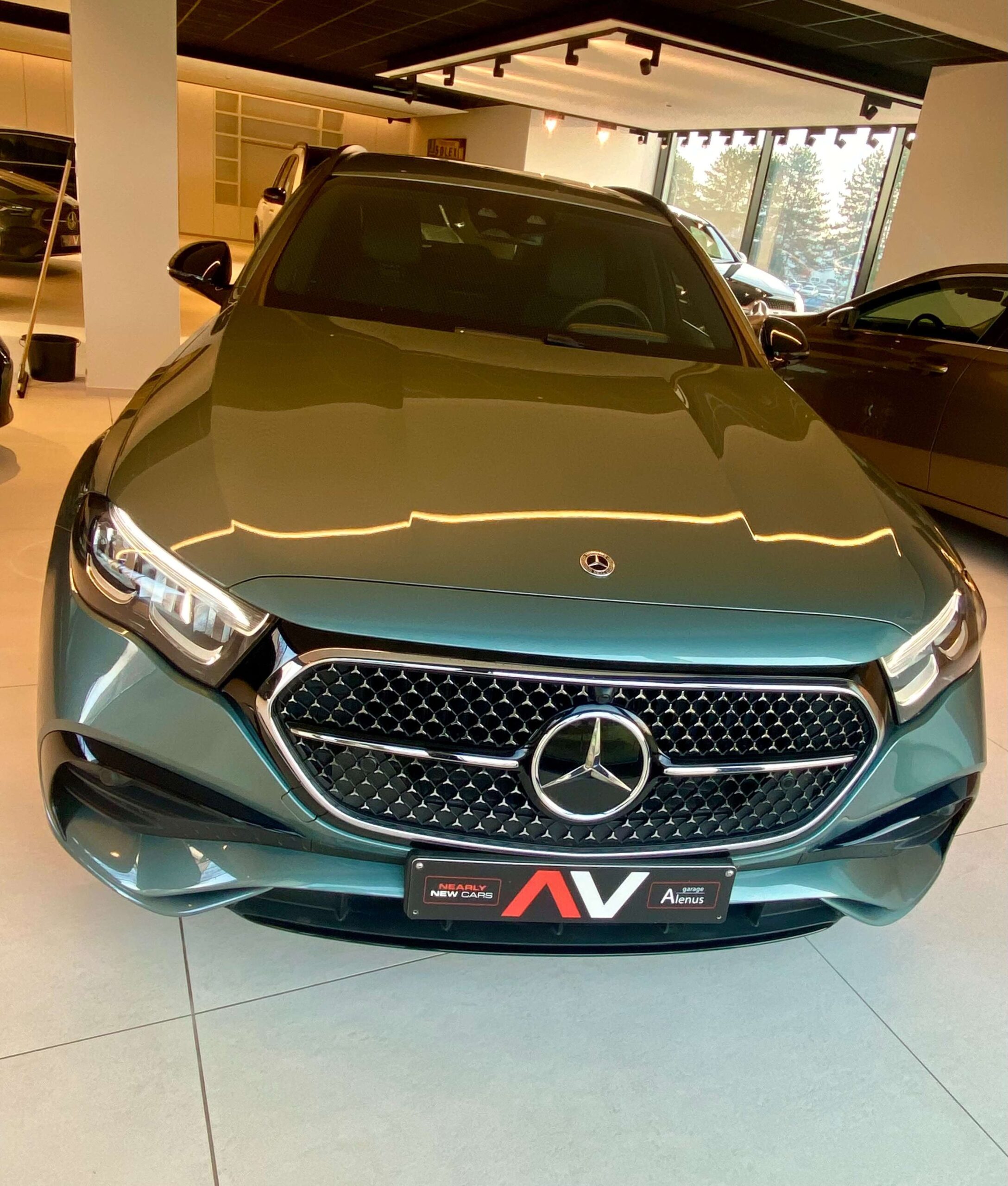 Mercedes-Benz E 300 e 9G Plug-in AMG NIGHT 20″/LUCHTV./Distronic/Trekh