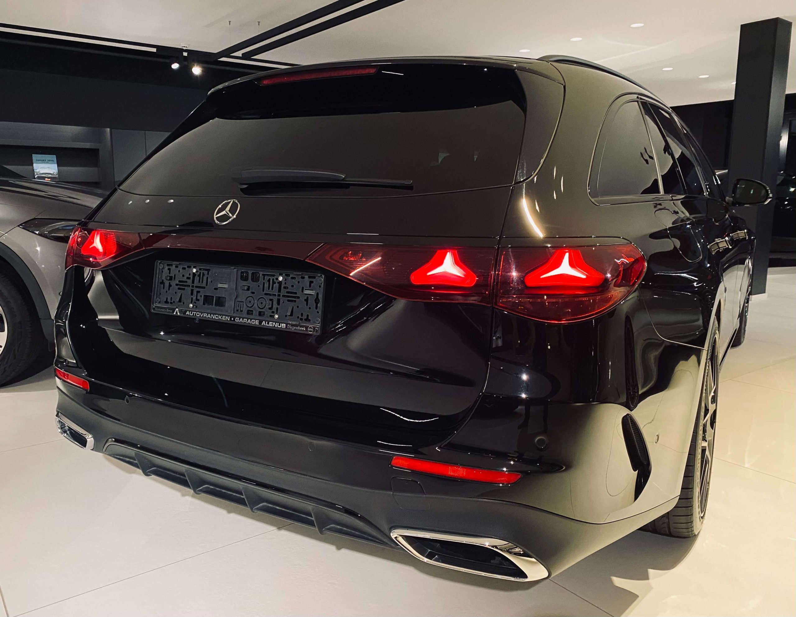 Mercedes-Benz E 300 e 9G Plug-in AMG NIGHT 20″/LUCHTV./Distronic/Trekh