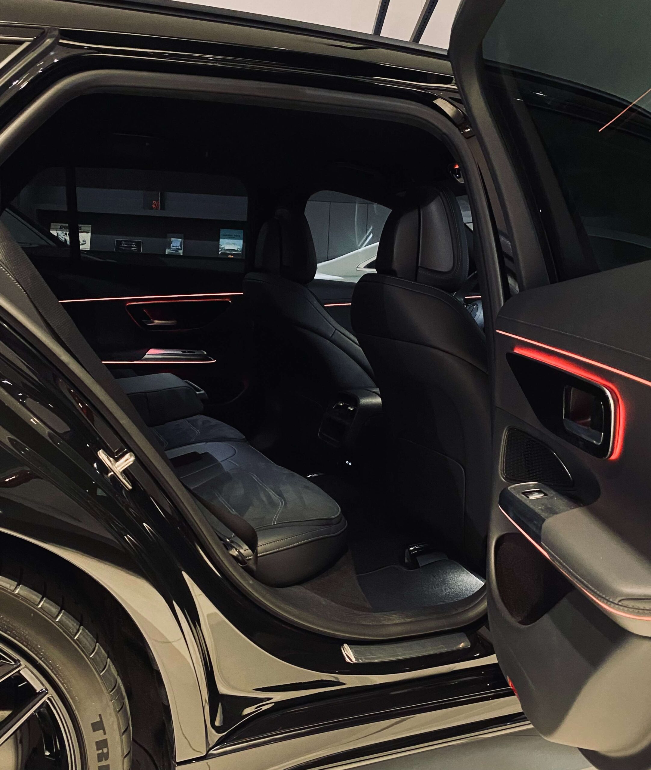 Mercedes-Benz E 300 e 9G Plug-in AMG NIGHT 20″/LUCHTV./Distronic/Trekh