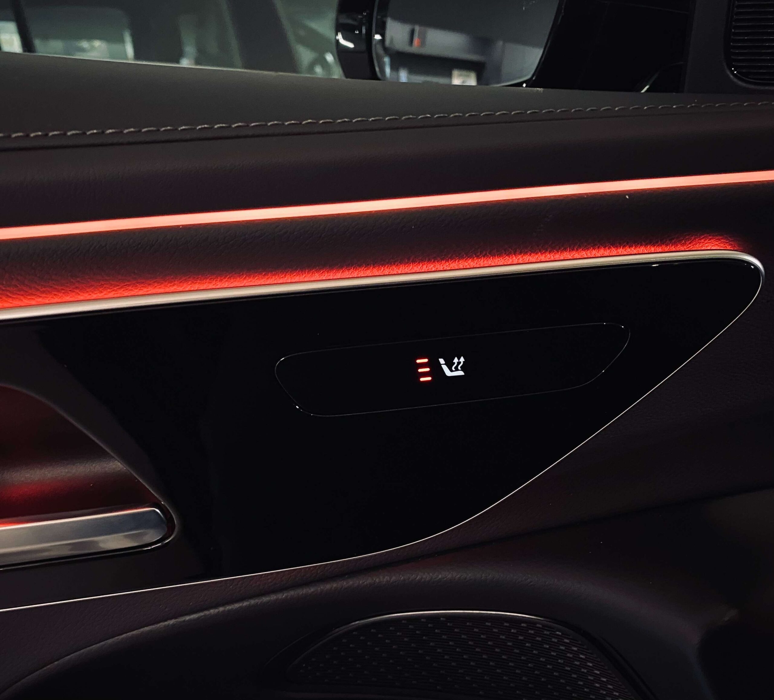 Mercedes-Benz E 300 e 9G Plug-in AMG NIGHT 20″/LUCHTV./Distronic/Trekh
