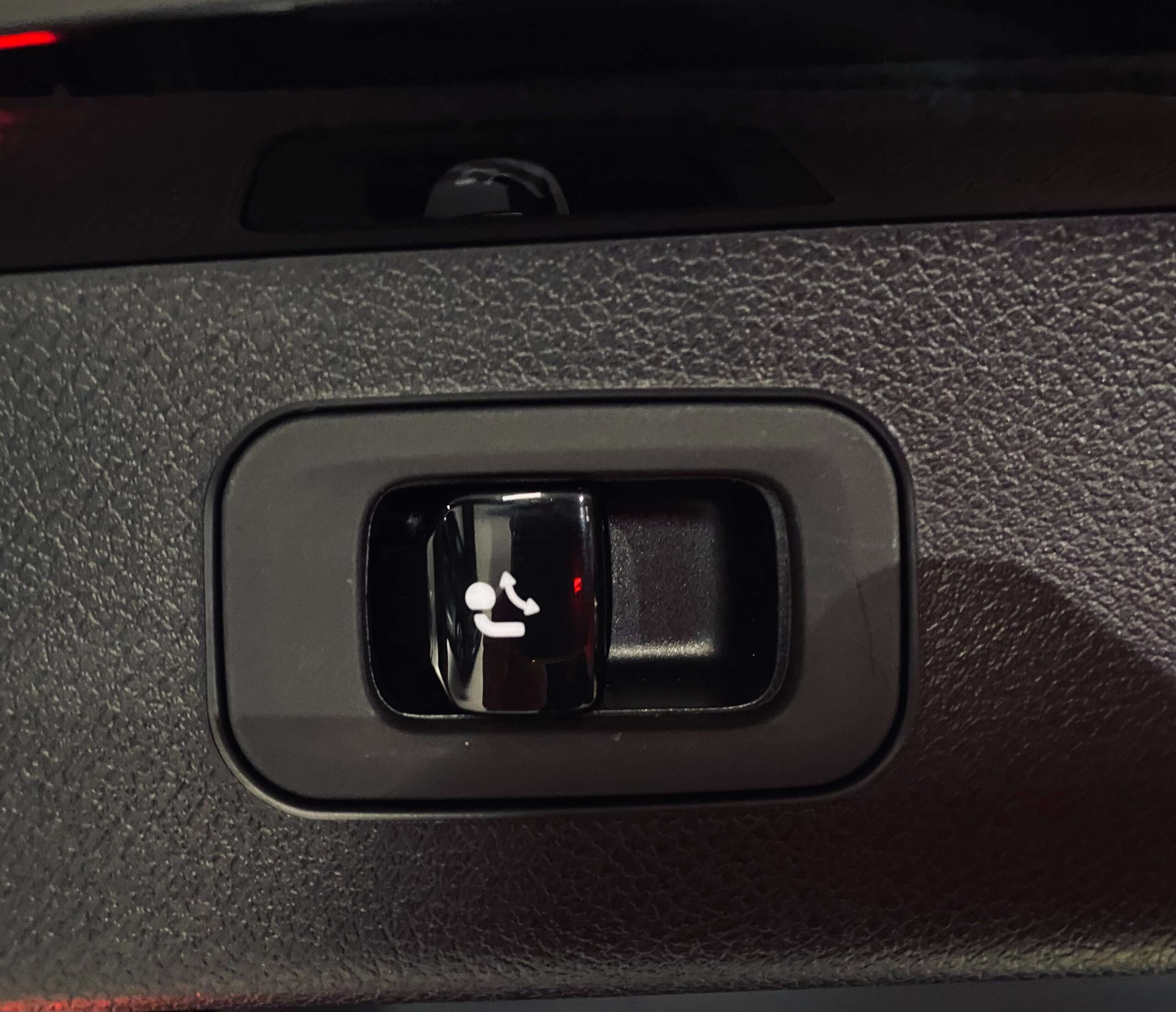 Mercedes-Benz E 300 e 9G Plug-in AMG NIGHT 20″/LUCHTV./Distronic/Trekh