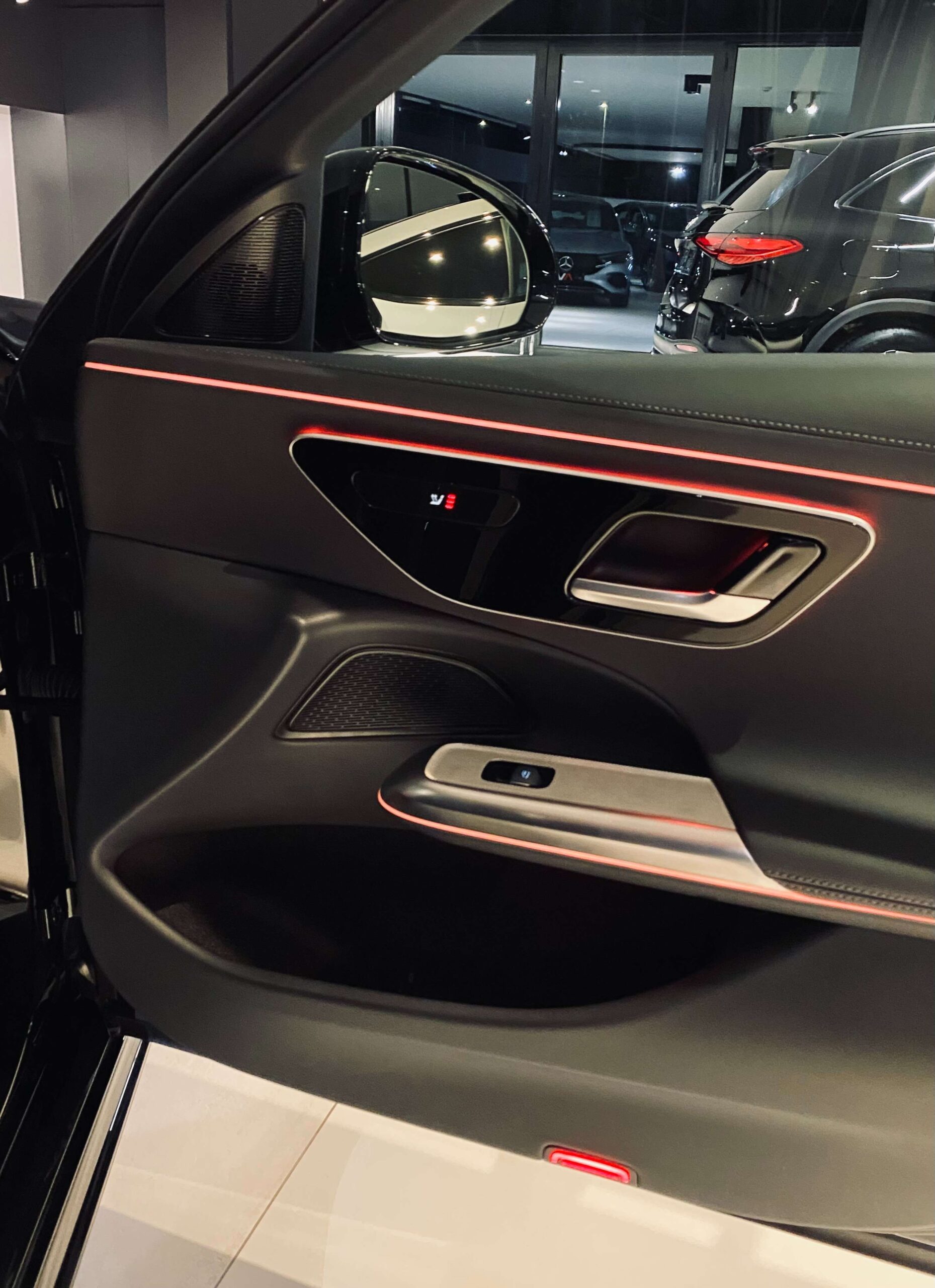 Mercedes-Benz E 300 e 9G Plug-in AMG NIGHT 20″/LUCHTV./Distronic/Trekh