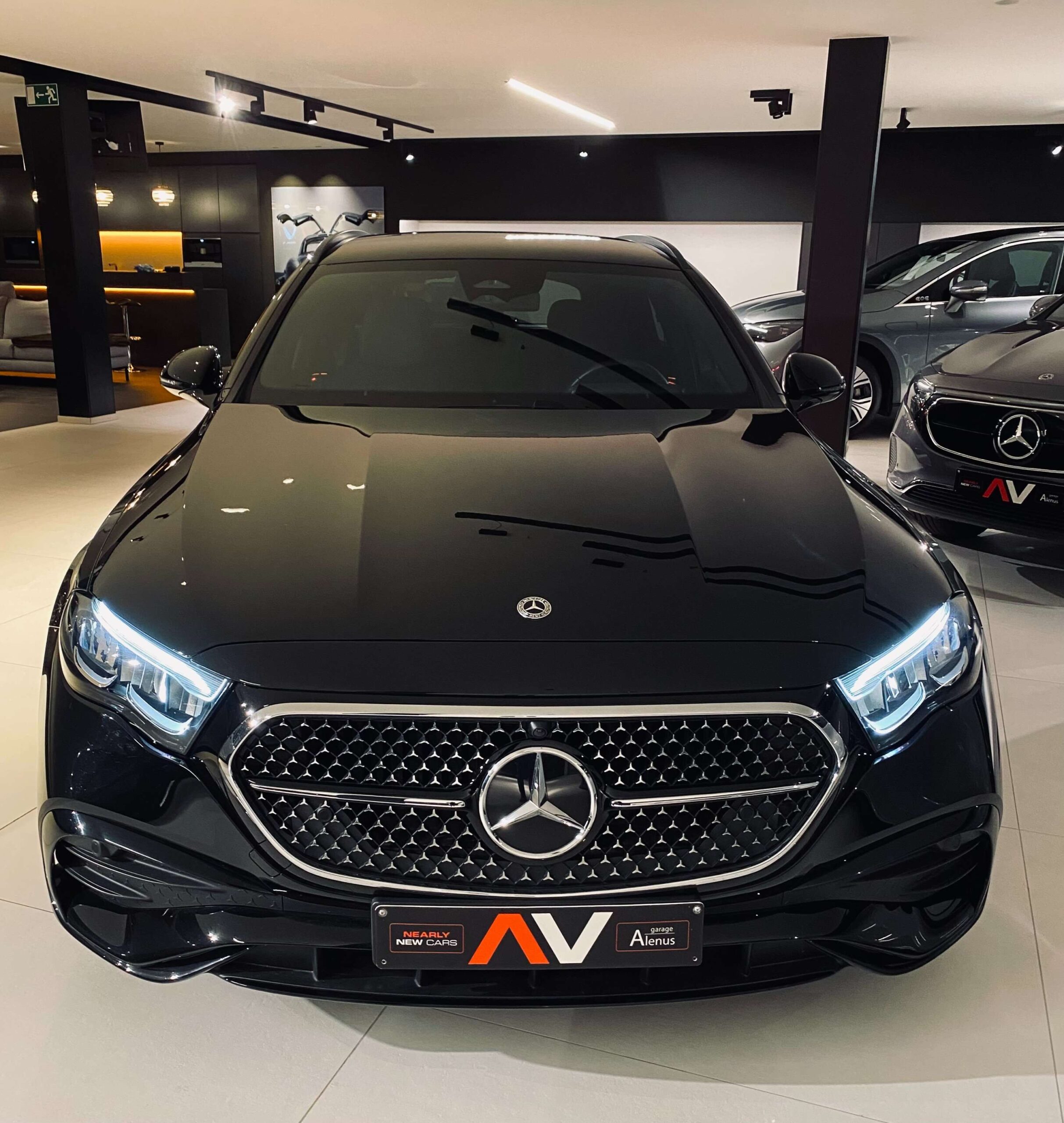 Mercedes-Benz E 300 e 9G Plug-in AMG NIGHT 20″/LUCHTV./Distronic/Trekh