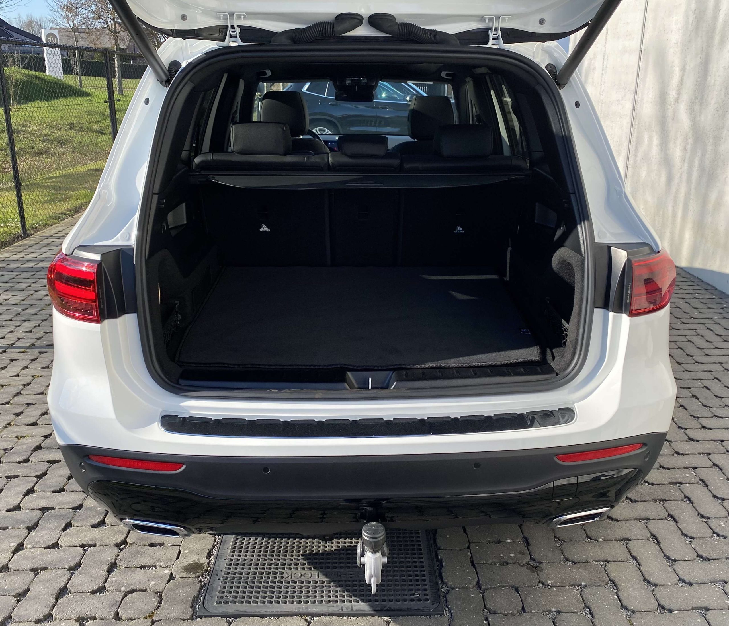 Mercedes-Benz GLB 250 8G 4Matic AMG 19/Distronic/PanoDak/Leder/360/Trekh