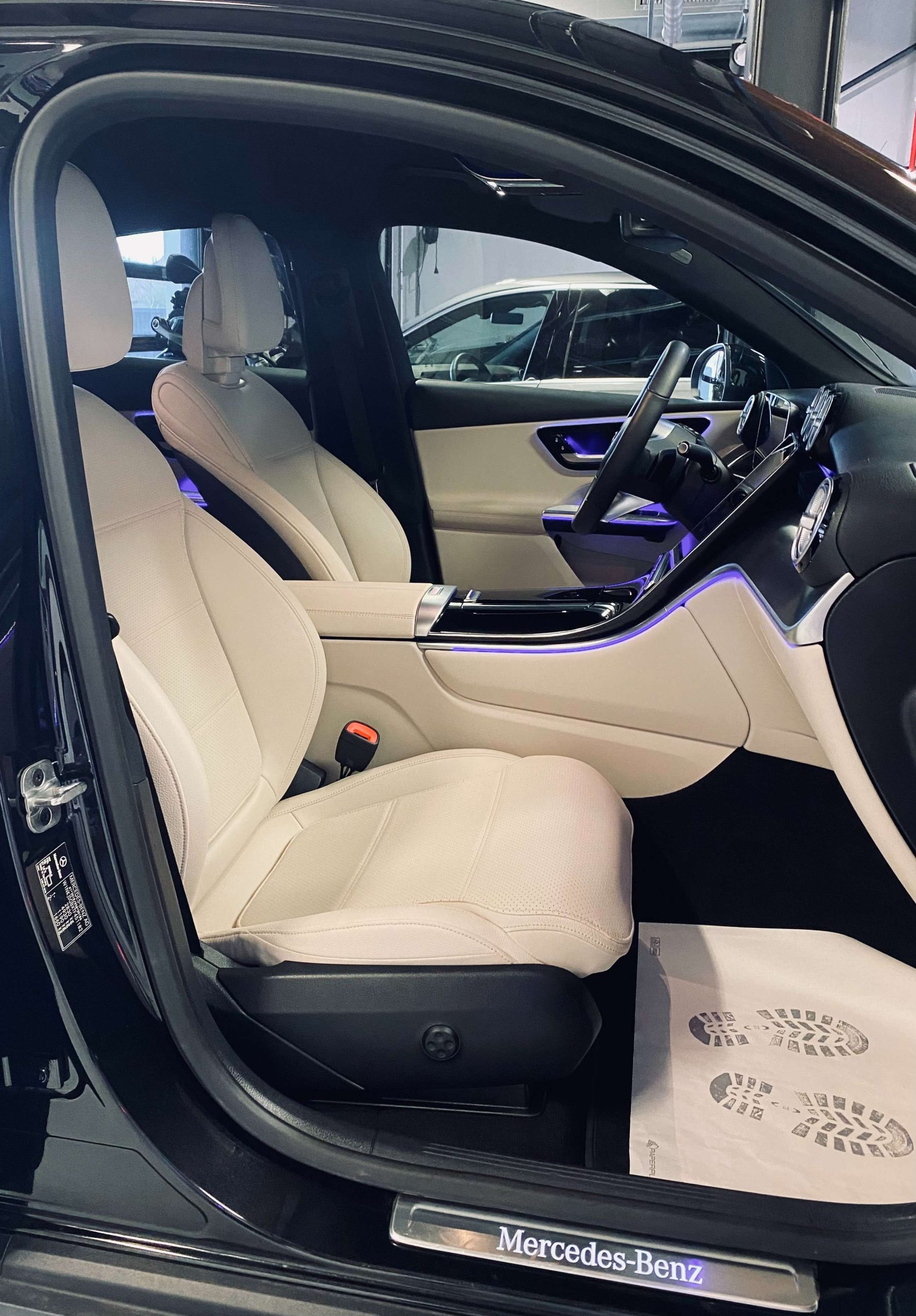 Mercedes-Benz GLC 300 e 9G Coupé Plug-in 4M 20″/SPORT+/BEIGE/MEMORY/AMBIENTE/TREKHAAK