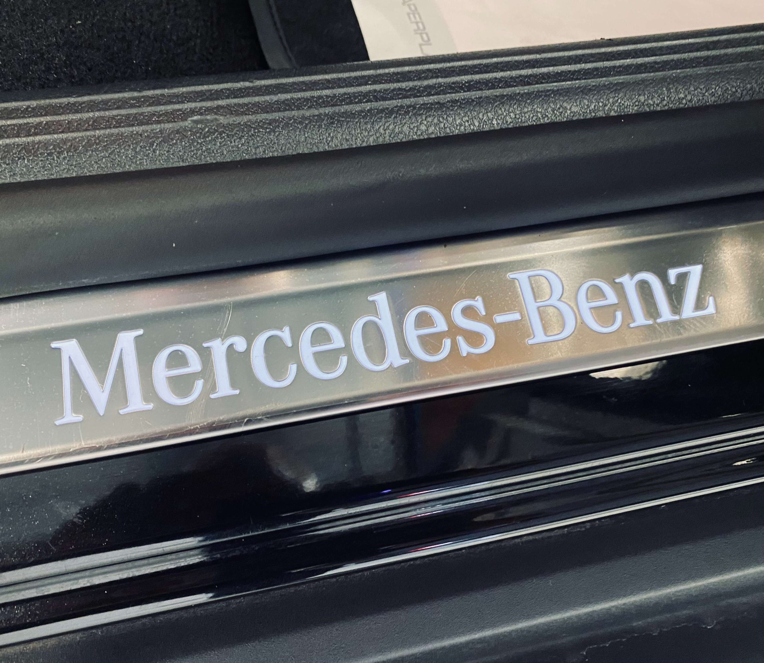 Mercedes-Benz GLC 300 e 9G Coupé Plug-in 4M 20″/SPORT+/BEIGE/MEMORY/AMBIENTE/TREKHAAK