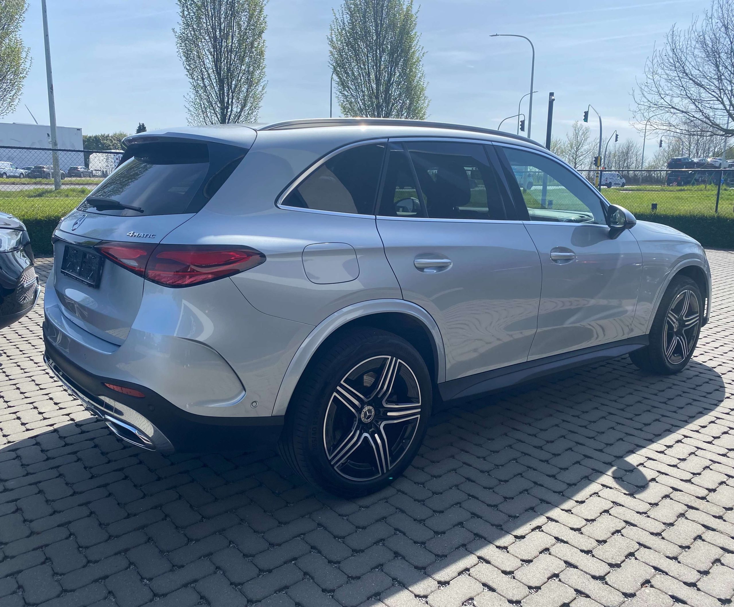 Mercedes-Benz GLC 300 e 9G Plug-in AMG 20″/PanoDak/Memory/360°/Trekh.