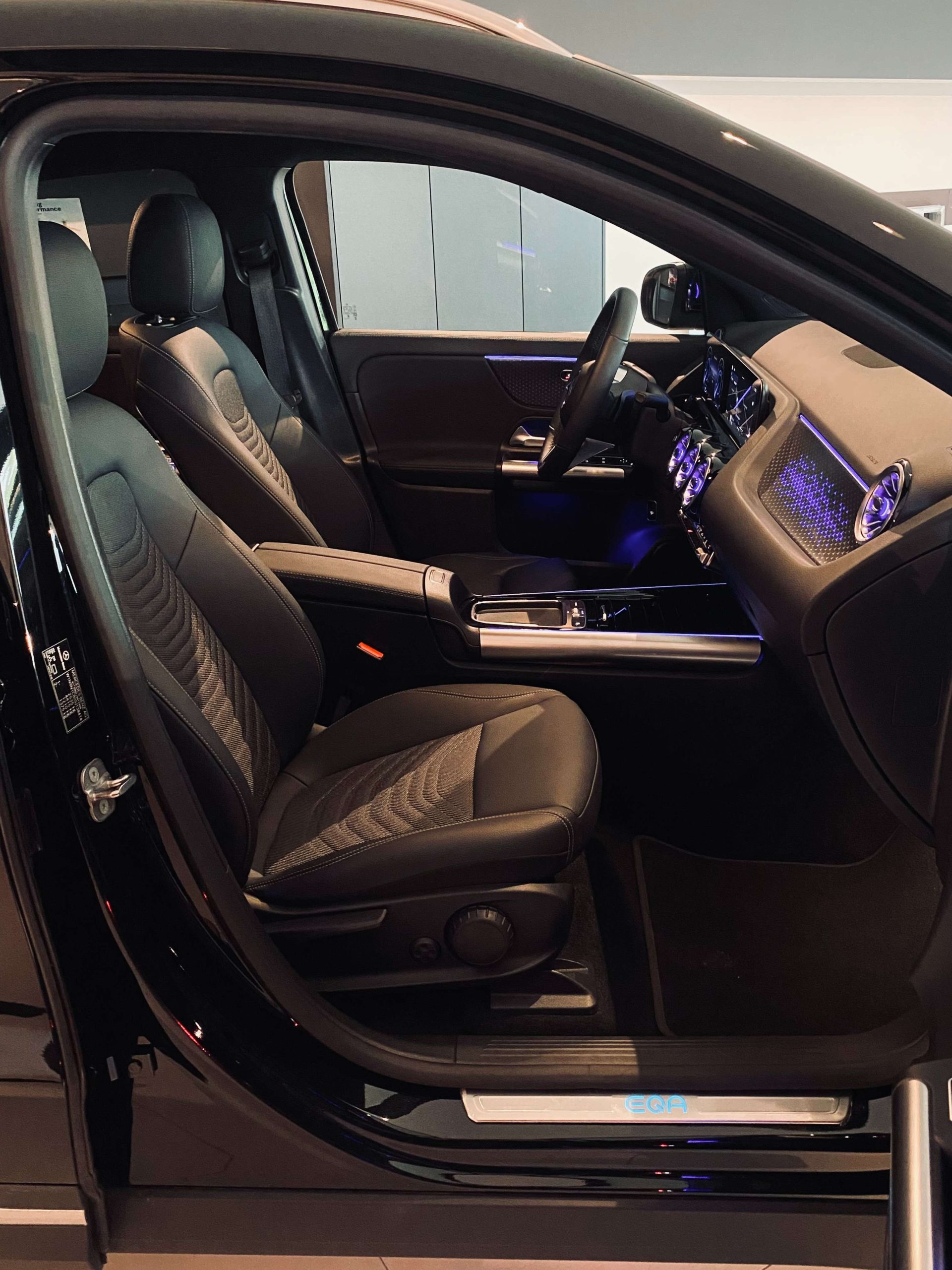 Mercedes-Benz EQA 350 4Matic 20″/Distronic/Dodehoek/Ambiente/Trekhaak