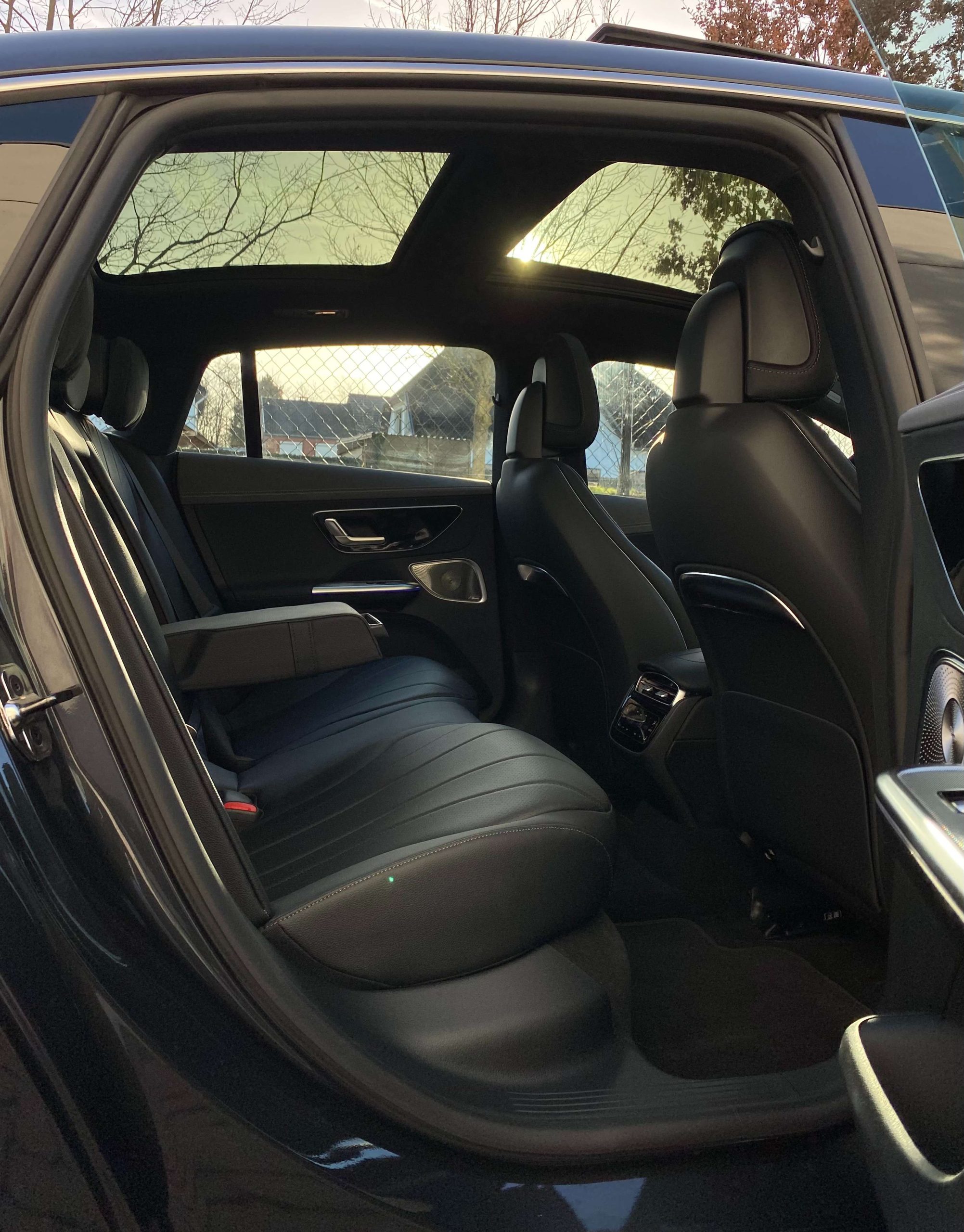 Mercedes-Benz EQE 300 Distronic+/Achterasbesturing/Burmester3D/PanoDak/360°/Memory/Leder/Augm.Reality/DigitalLight/Trekhaak/…