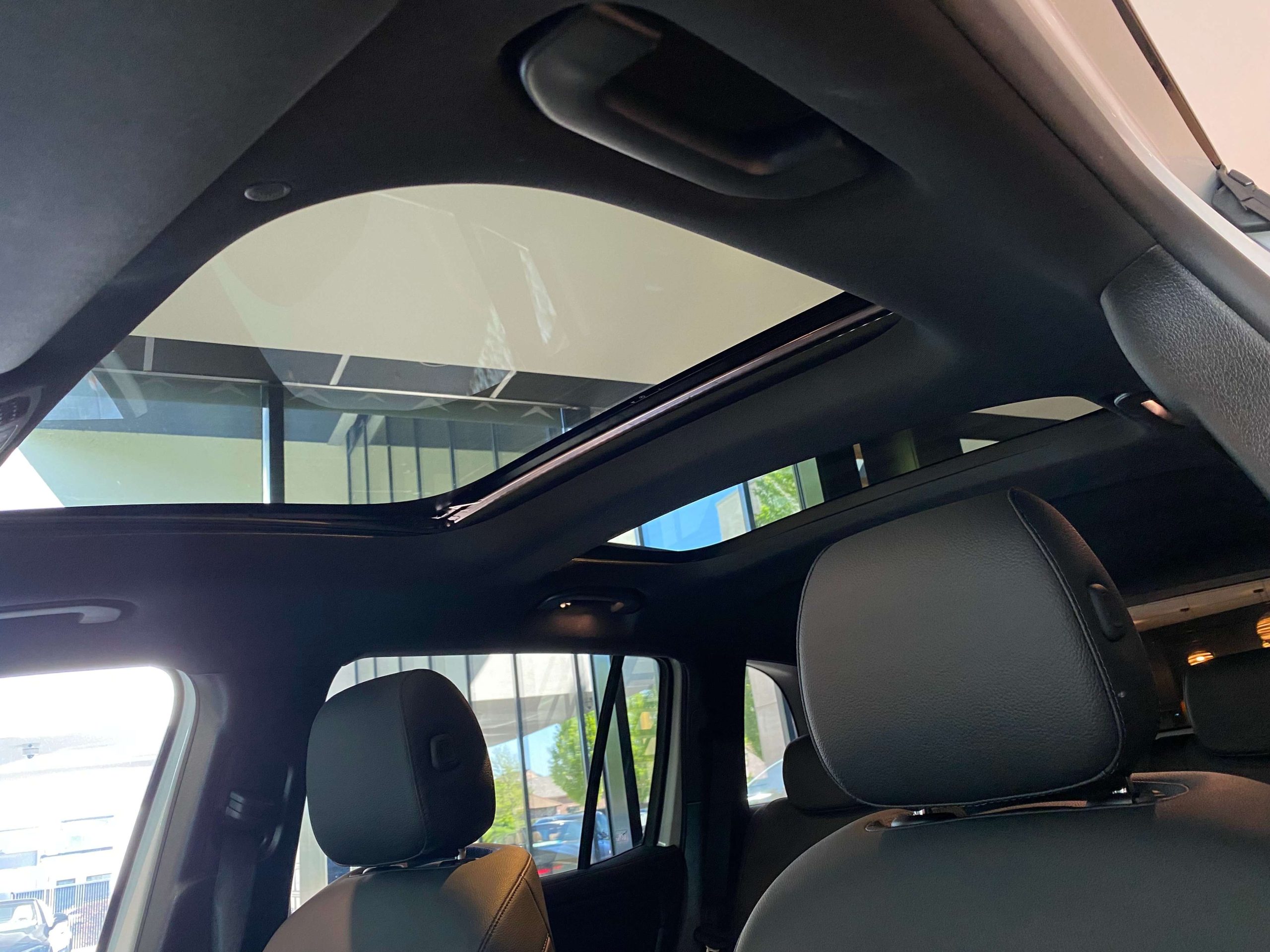 Mercedes-Benz GLB 250 8G Mild Hybr. 4Matic SPORT & NIGHT TWO-TONE 19″AMG/Distronic+/Leder/360°/PanoDak/Keyless/MultiBeam/Trekhaak