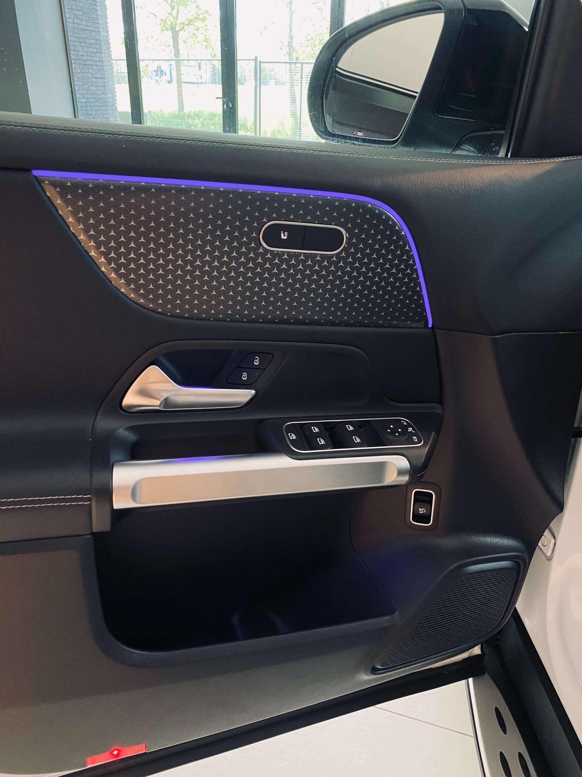 Mercedes-Benz GLB 250 8G Mild Hybr. 4Matic SPORT & NIGHT TWO-TONE 19″AMG/Distronic+/Leder/360°/PanoDak/Keyless/MultiBeam/Trekhaak