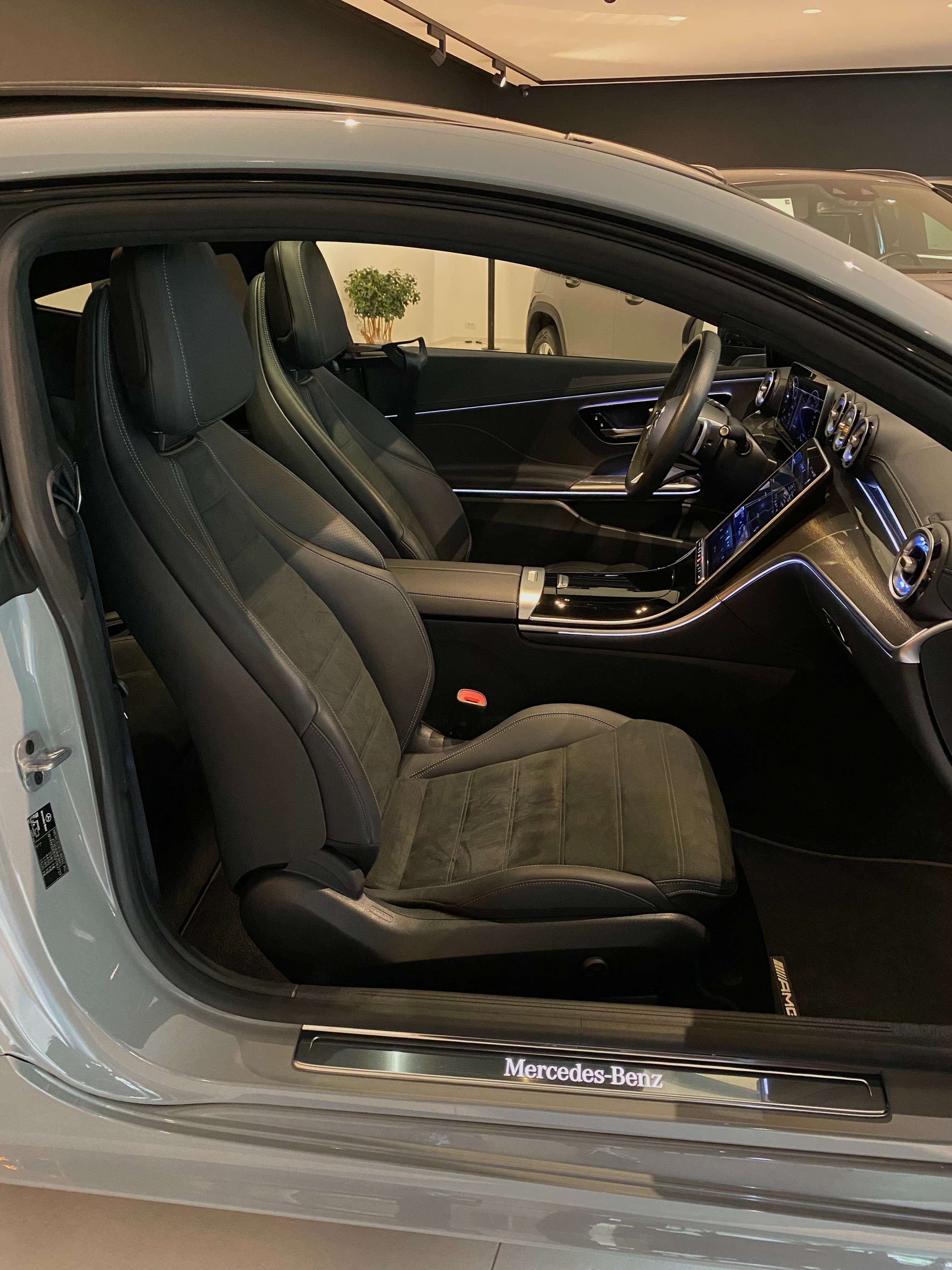 Mercedes-Benz CLE 300 e 9G Plug-in COUPE AMG NIGHT 19″/Luchtvering/Distronic+/Head-Up/DigitalLight/Memory/PanoDak/Trekhaak/…