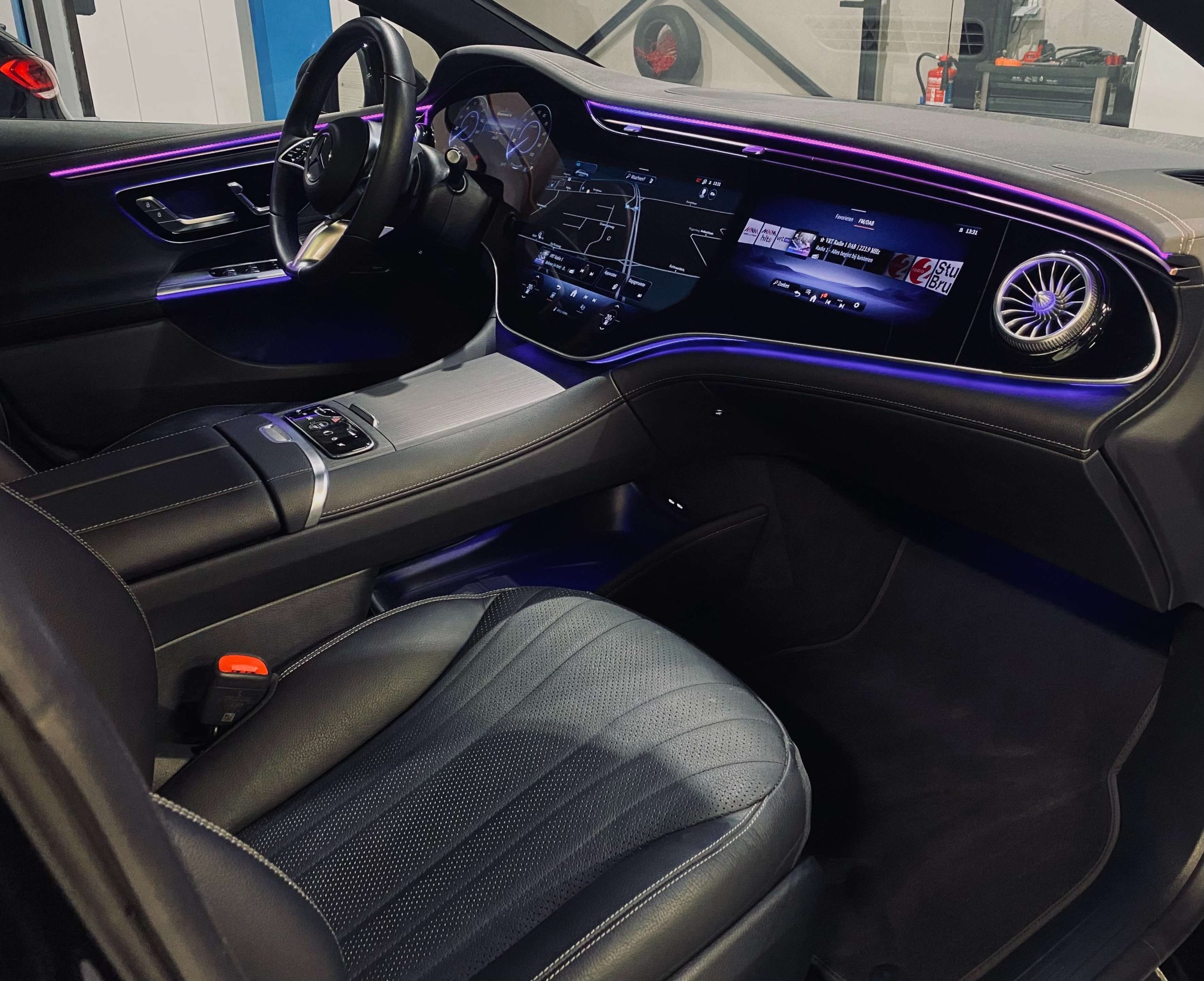 Mercedes-Benz EQE 300 AMG & NIGHT Airmatic/Hyperscreen/Distronic+/360°/Memory/PanoDak/20″/Augm.Reality/Keyless/Trekhaak/…