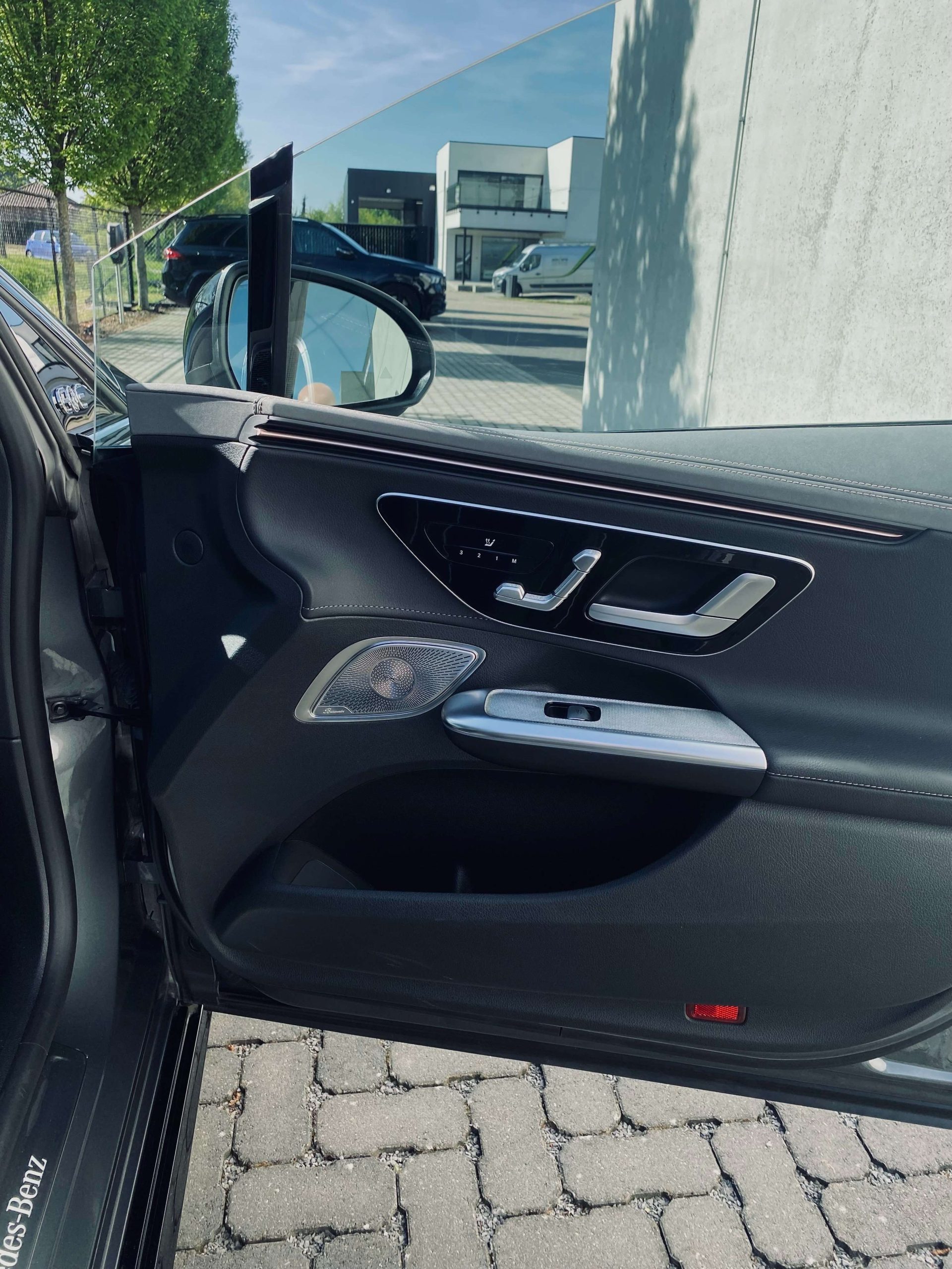 Mercedes-Benz EQE 300 AMG & NIGHT Airmatic/Hyperscreen/Distronic+/360°/Memory/PanoDak/20″/Augm.Reality/Keyless/Trekhaak/…