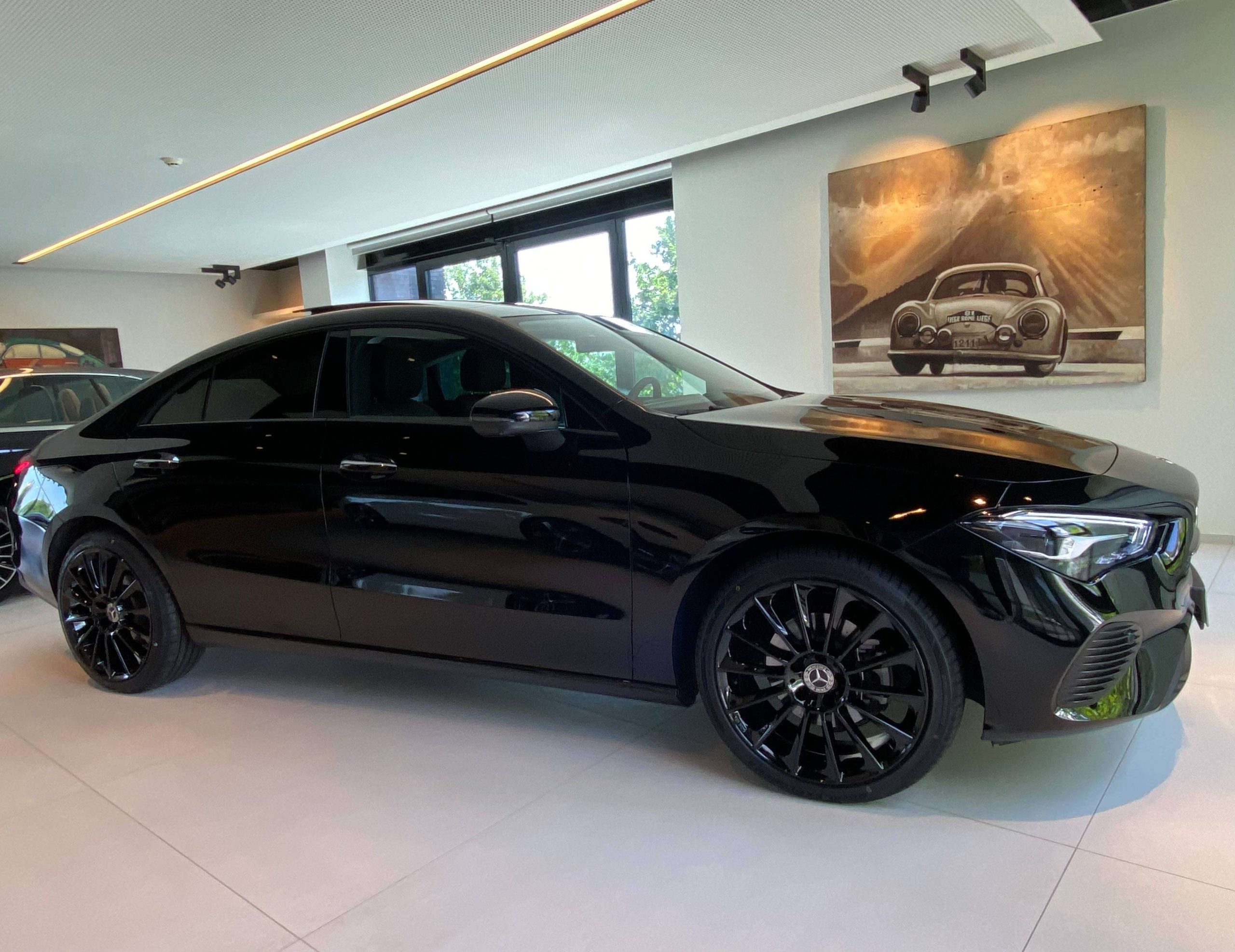 Mercedes-Benz CLA 200 7G Coupé Mild Hybr. SPORT & NIGHT 19″/Distronic/360°/PanoDak/KeyLess/Ambiente/Trekhaak/…