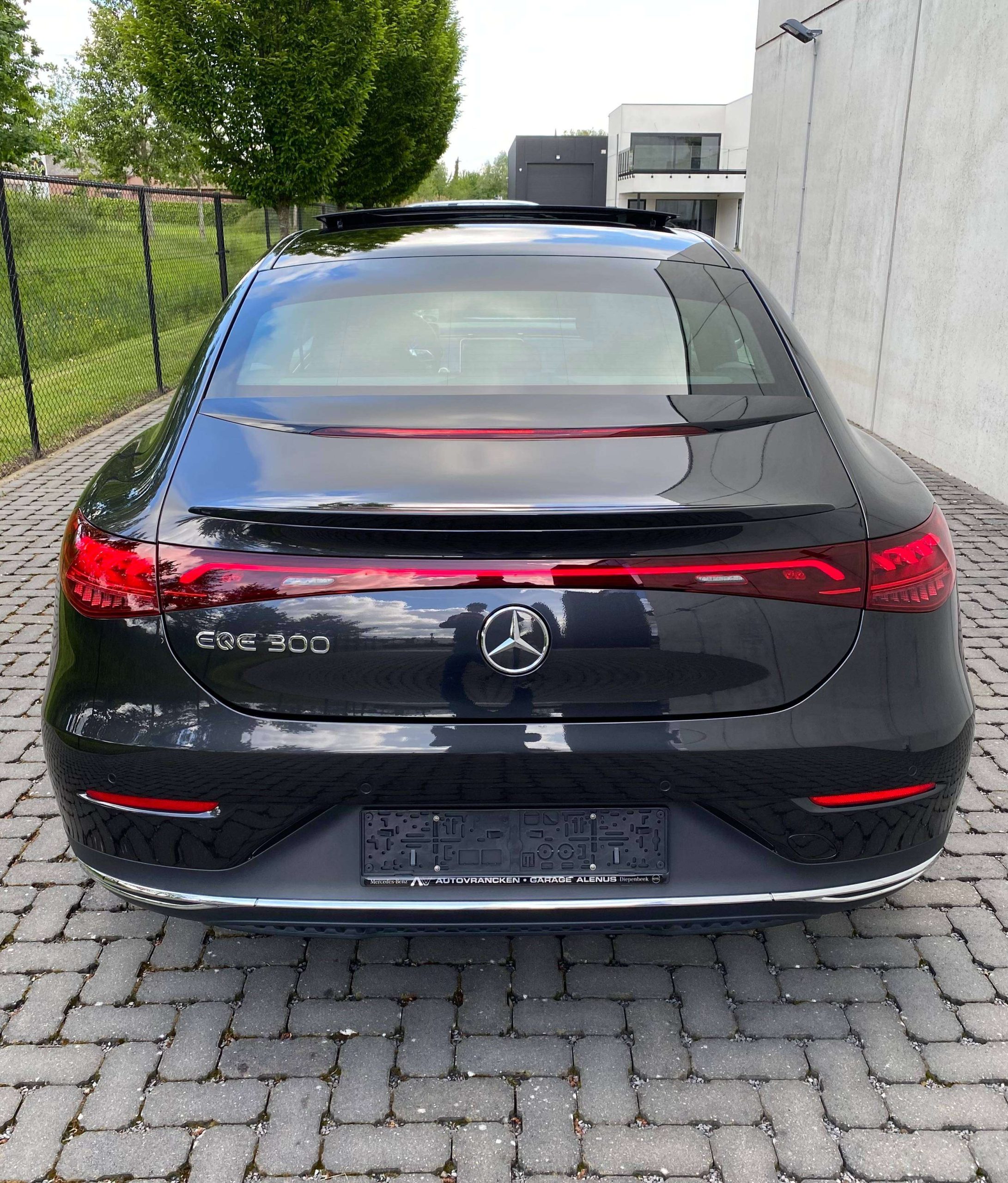 Mercedes-Benz EQE 300 Distronic+/Achterasbesturing/19″AMG/Burmester3D/PanoDak/360°/Memory/Leder/Augm.Reality/DigitalLight/Trekhaak/…