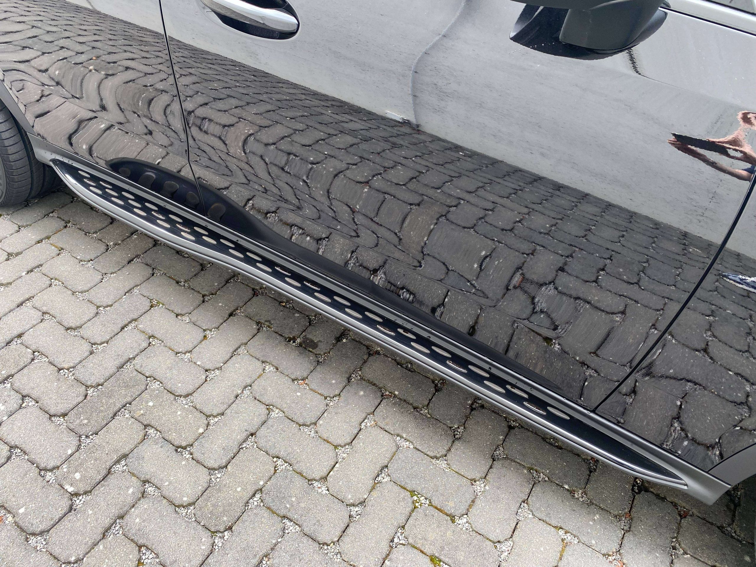 Mercedes-Benz GLC 300 e 9G Coupé Plug-in 4M 20″/SPORT+/BEIGE/MEMORY/AMBIENTE/TREKHAAK