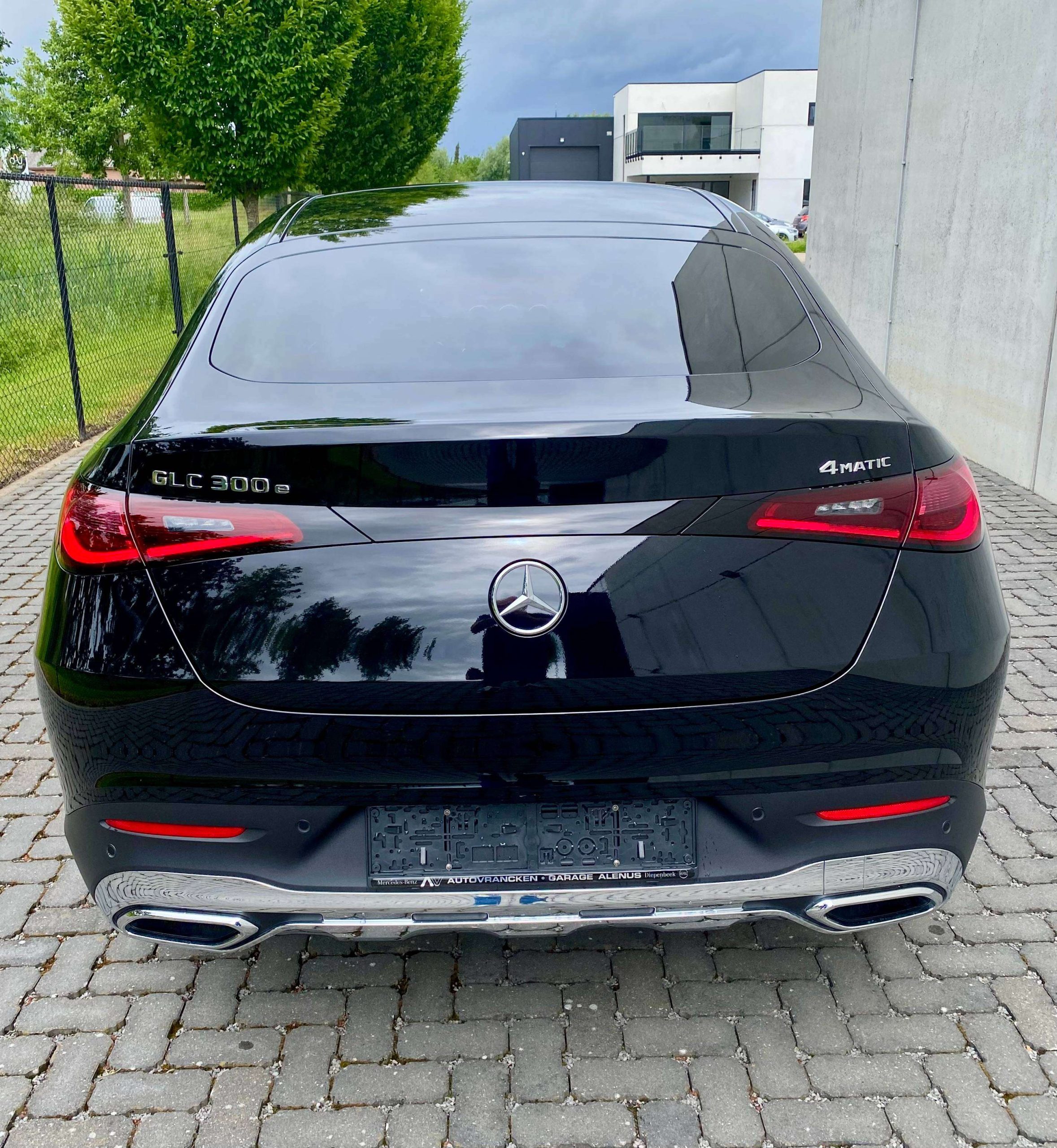 Mercedes-Benz GLC 300 e 9G Coupé Plug-in 4M 20″/SPORT+/BEIGE/MEMORY/AMBIENTE/TREKHAAK