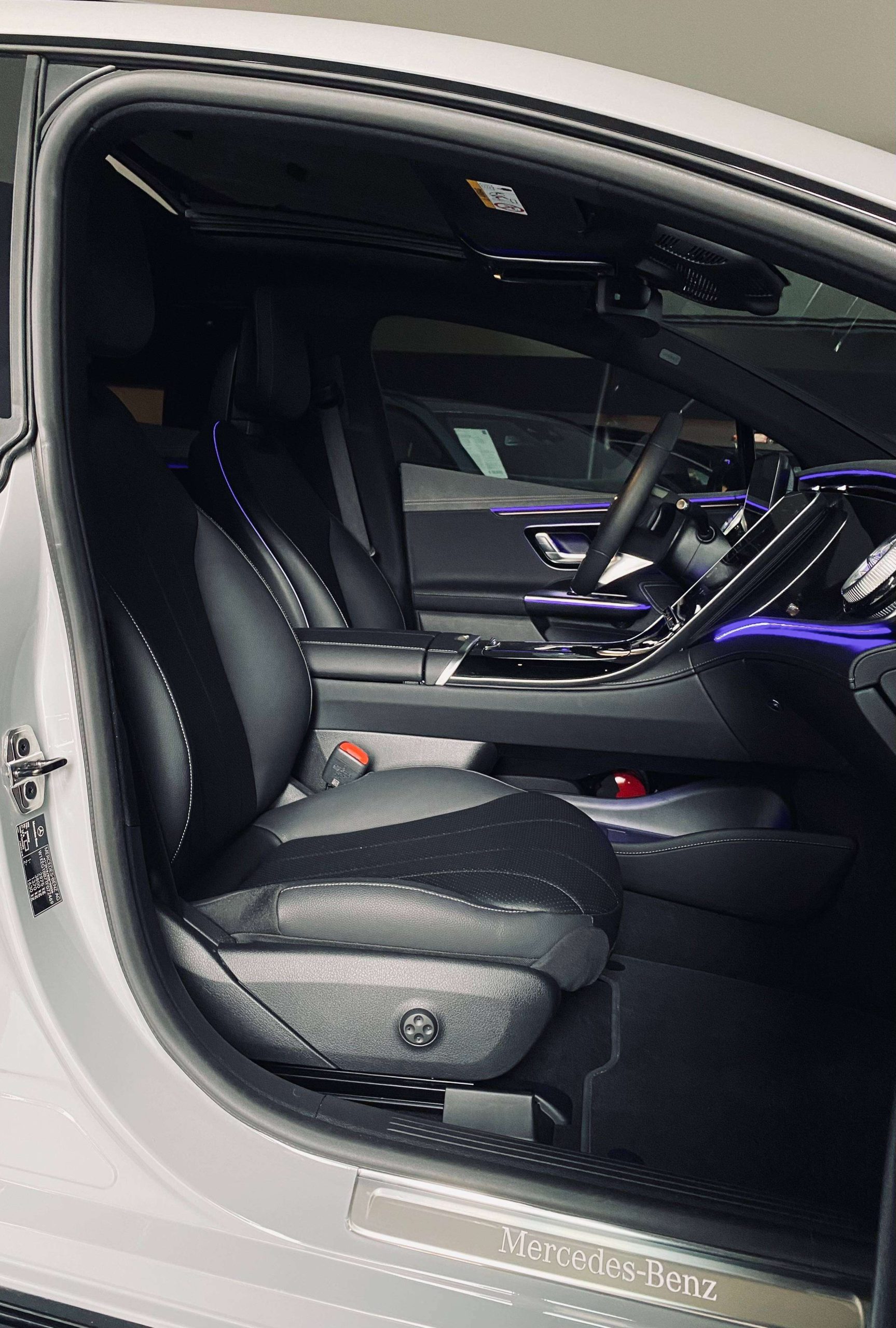 Mercedes-Benz EQE 300 AMG & NIGHT 20″/Distronic/PanoDak/Leder/Memory/Trekhaak