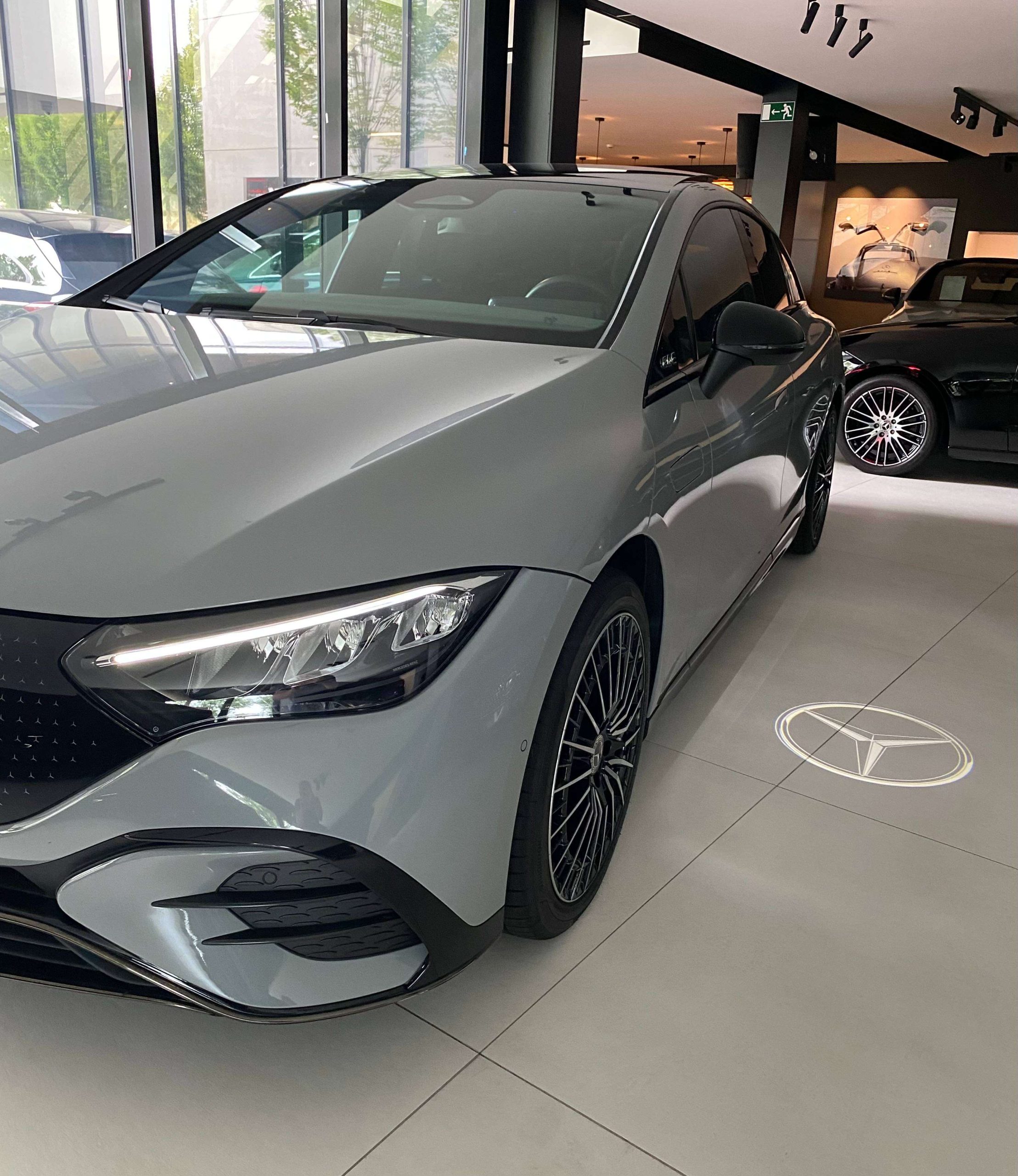 Mercedes-Benz EQE 300 AMG & NIGHT 20″/Distronic/PanoDak/Leder/Memory/Trekhaak