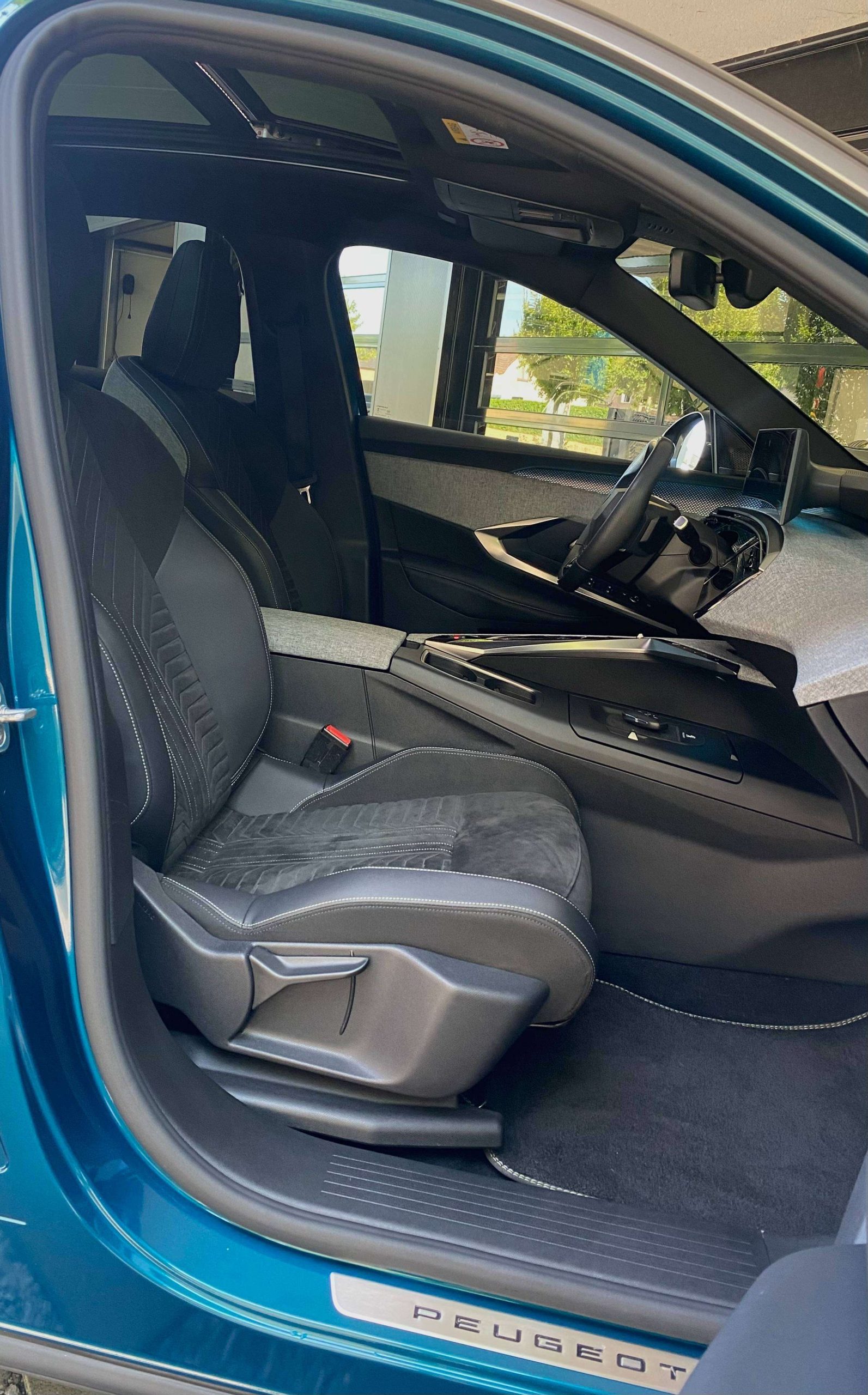 Peugeot 3008 GT EXCLUSIVE Hybride 145 MHEV 19″/AdaptieveCC/360°/GPS/Carplay/LED/Ambiente/Stuur&Zetelverw/Trekhaak