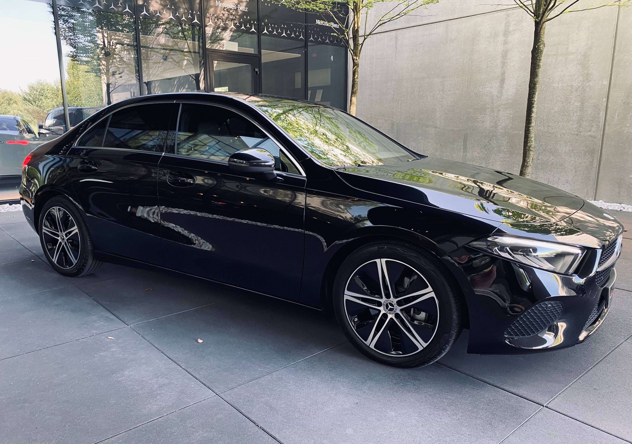 Mercedes-Benz A 180 7G Mild Hybr. LUXURY line *Distronic/18″/LEDER/MBUX/Camera/Trekhaak