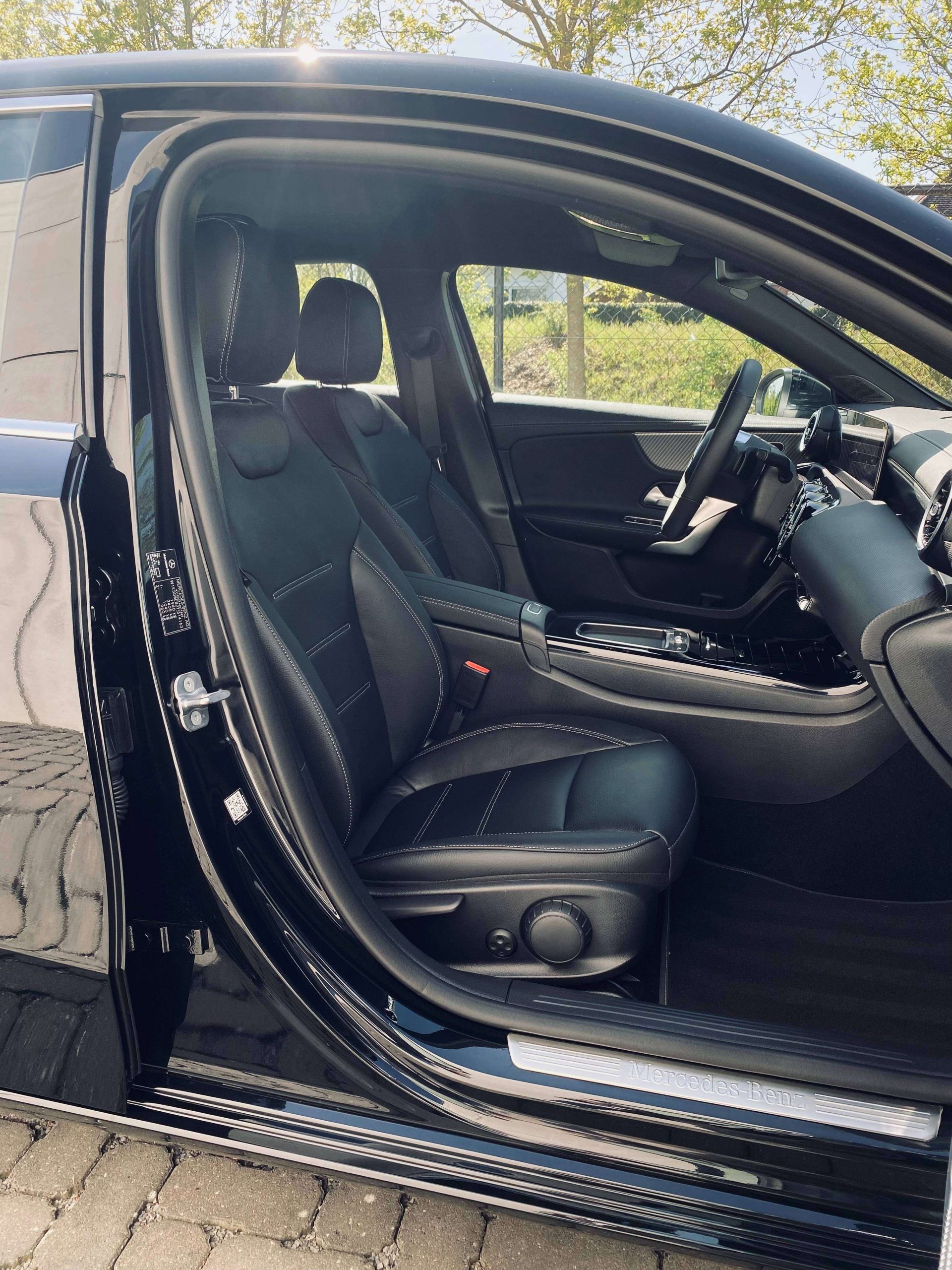 Mercedes-Benz A 180 7G Mild Hybr. LUXURY line *Distronic/18″/LEDER/MBUX/Camera/Trekhaak