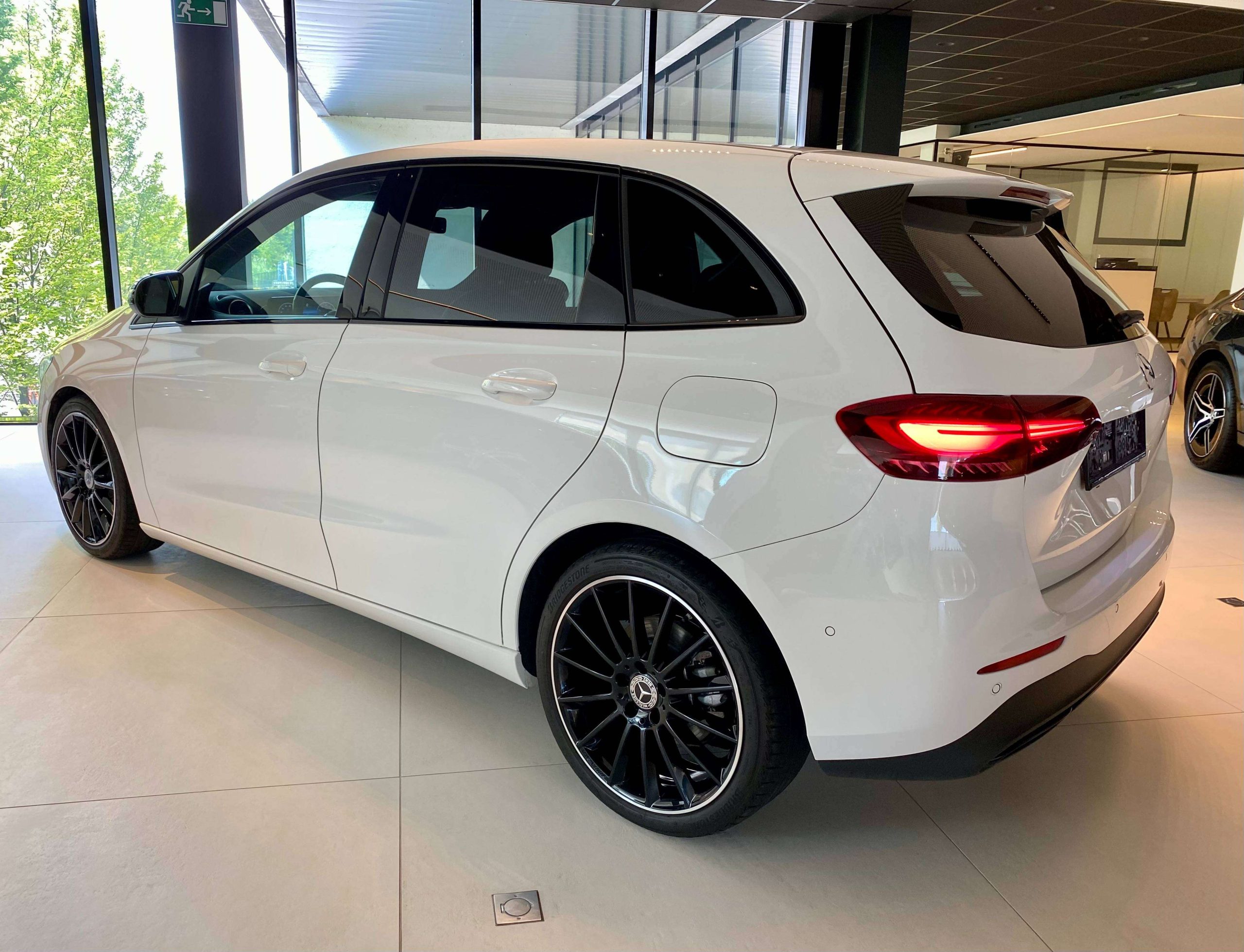 Mercedes-Benz B 200 7G NIGHT – AMG 19″/Distronic/MBUX/Dodehoek/360°/…