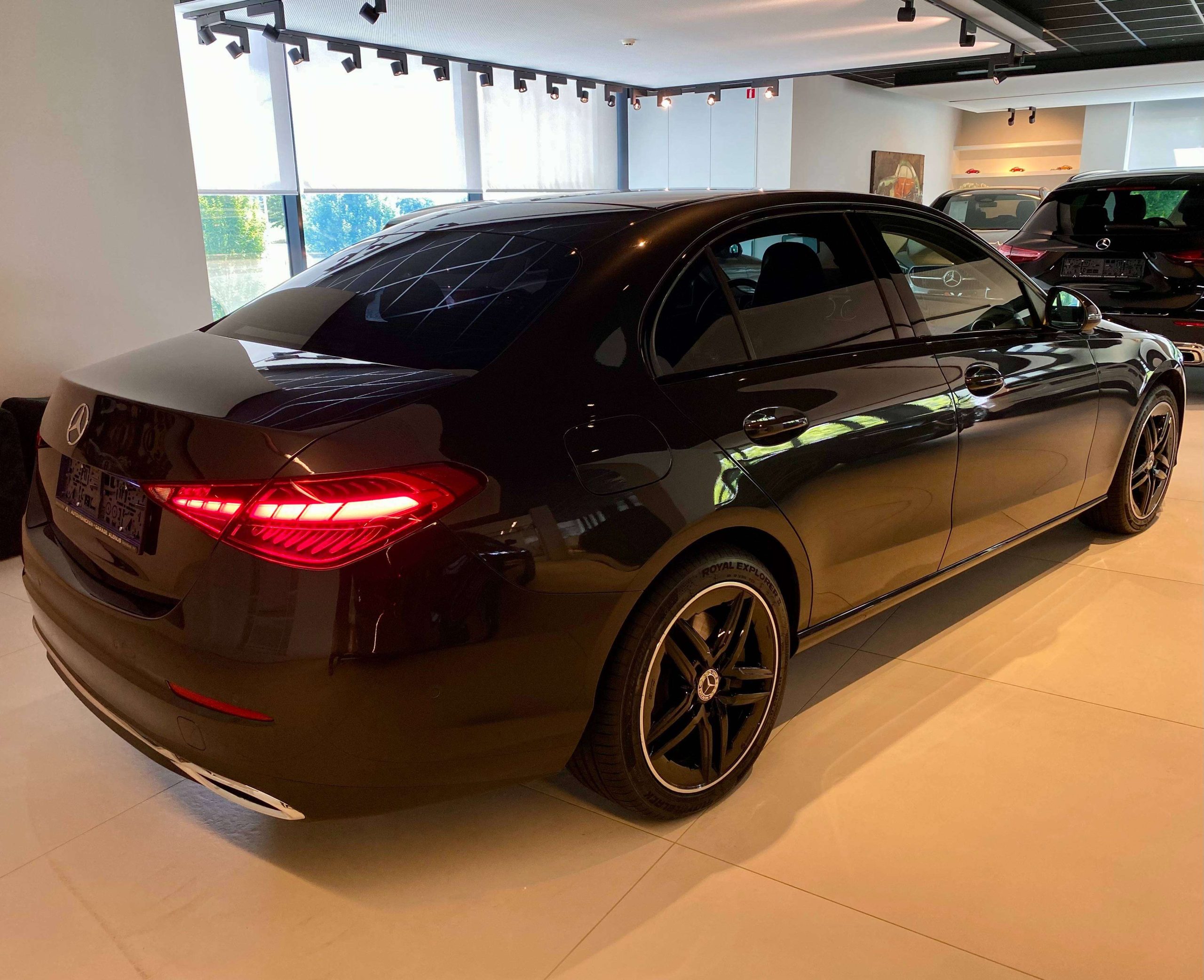 Mercedes-Benz C 300 e 9G Plug-in AVANTGARDE & NIGHT Luchtvering/Dodehoek/MBUX-Premium/Ambiente/Trekhaak
