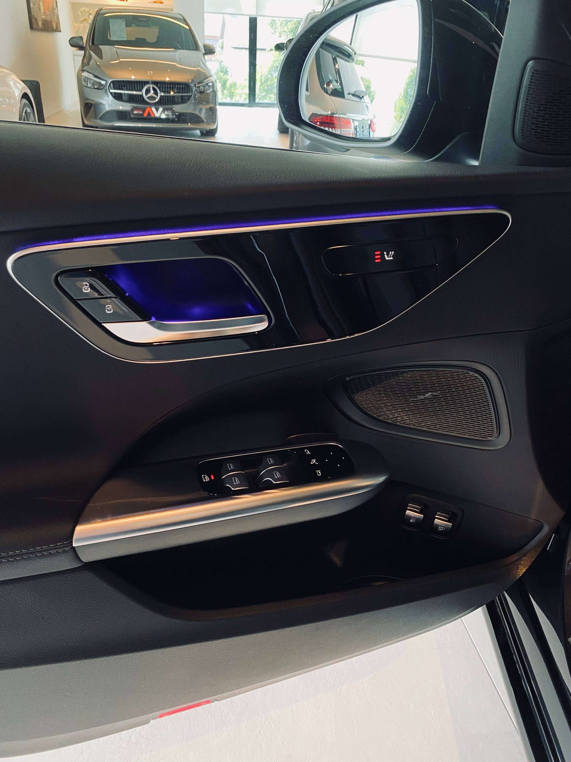 Mercedes-Benz C 300 e 9G Plug-in AVANTGARDE & NIGHT Luchtvering/Dodehoek/MBUX-Premium/Ambiente/Trekhaak