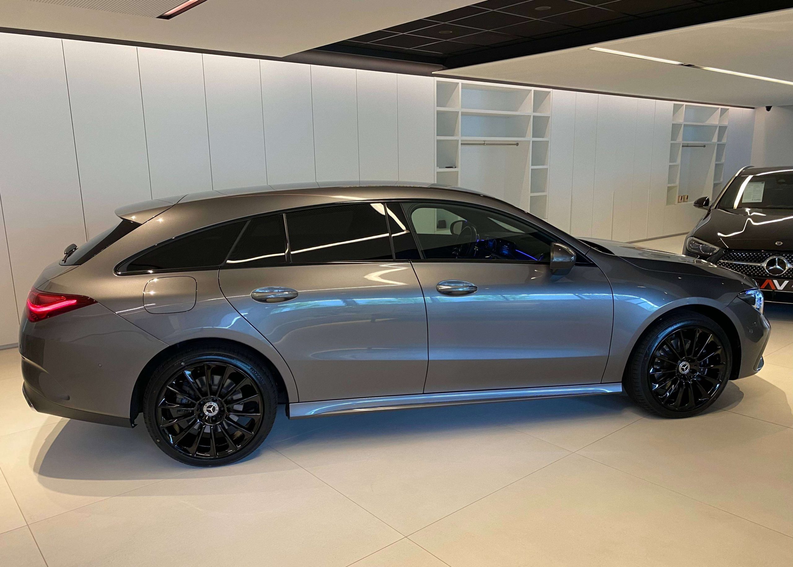 Mercedes-Benz CLA 250 e 8G Plug-in ShootingBreak AMG & NIGHT 19″/Distronic/Dodehoek/Ambiente/KeyLess/Camera/Trekhaak