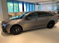 Mercedes-Benz CLA 250 e 8G Plug-in ShootingBreak AMG & NIGHT 19″/Distronic/Dodehoek/Ambiente/KeyLess/Camera/Trekhaak