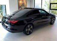 Mercedes-Benz CLA 180 7G Coupé Mild Hybr. LUXURY & NIGHT 18″/Distronic/360°/PanoDak/KeyLess/Ambiente/Trekhaak