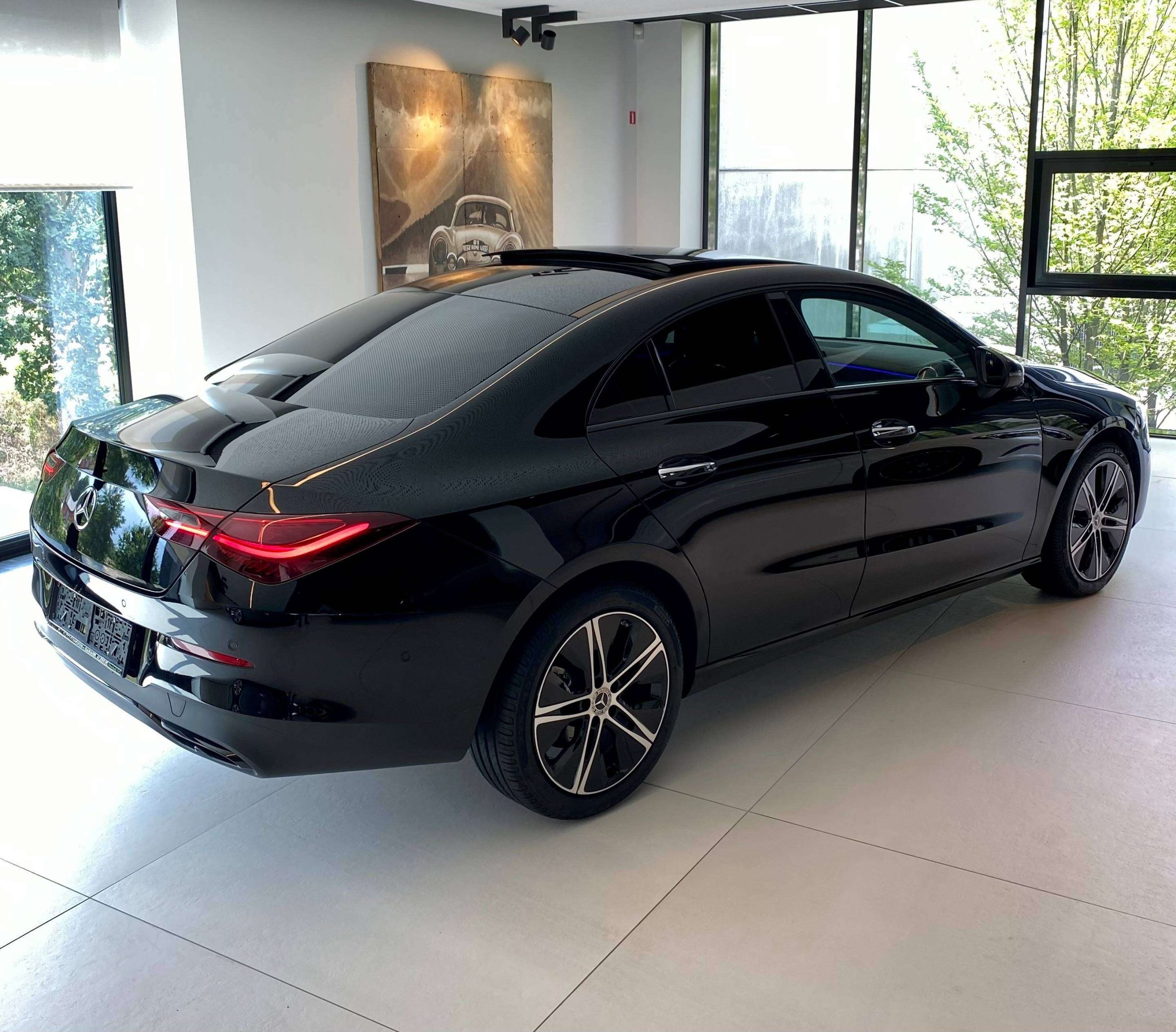 Mercedes-Benz CLA 180 7G Coupé Mild Hybr. LUXURY & NIGHT 18″/Distronic/360°/PanoDak/KeyLess/Ambiente/Trekhaak