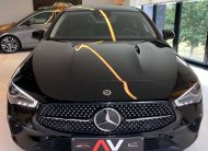 Mercedes-Benz CLA 180 7G Coupé Mild Hybr. LUXURY & NIGHT 18″/Distronic/360°/PanoDak/KeyLess/Ambiente/Trekhaak