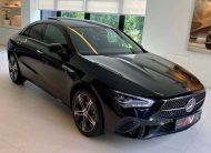 Mercedes-Benz CLA 180 7G Coupé Mild Hybr. LUXURY & NIGHT 18″/Distronic/360°/PanoDak/KeyLess/Ambiente/Trekhaak
