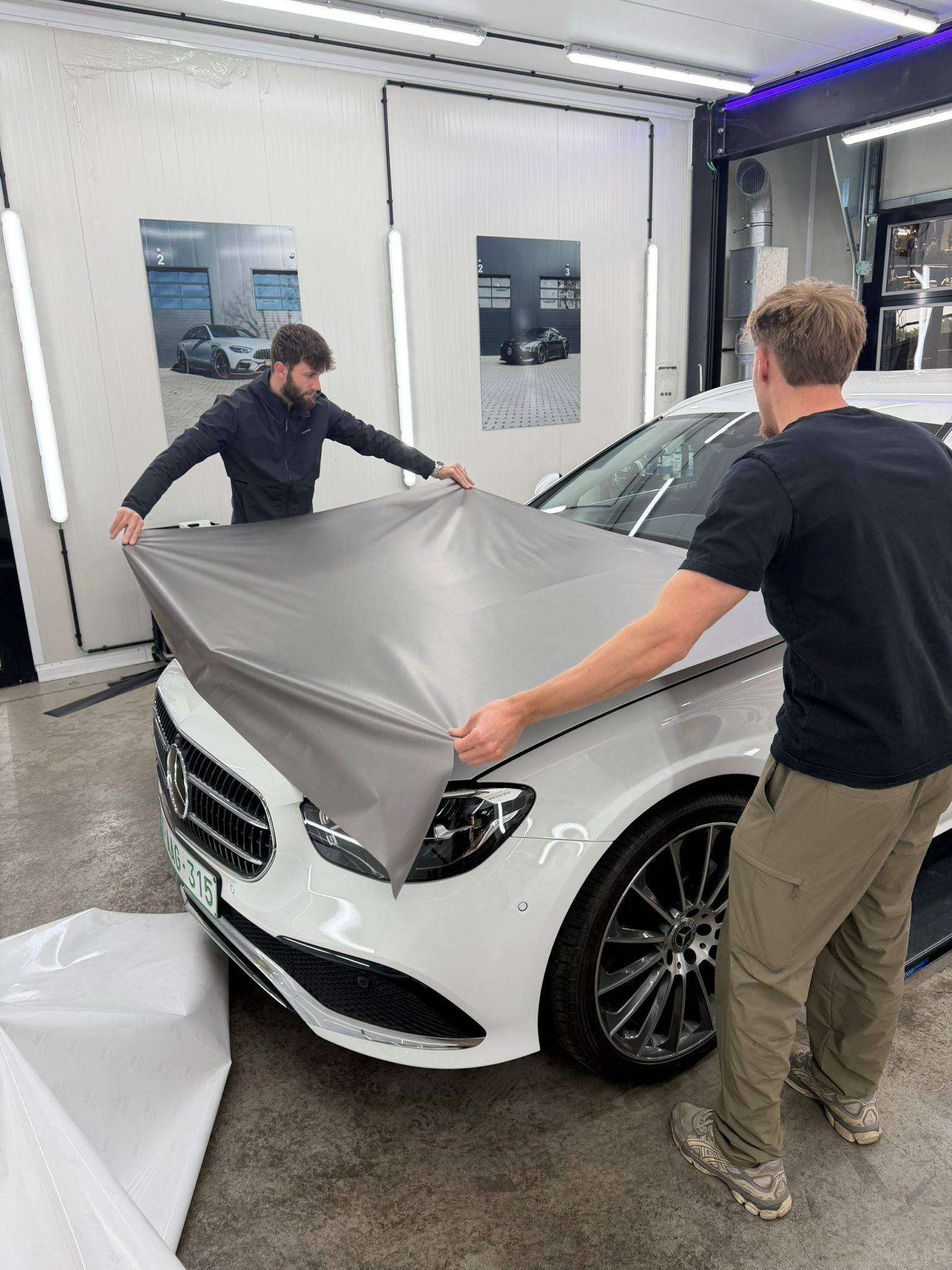 Mercedes-Benz E 200 9G Mild Hybr. LUXURY Line 2-Tone 20″/Distronic+/360°/Augm.RealtyNAVI