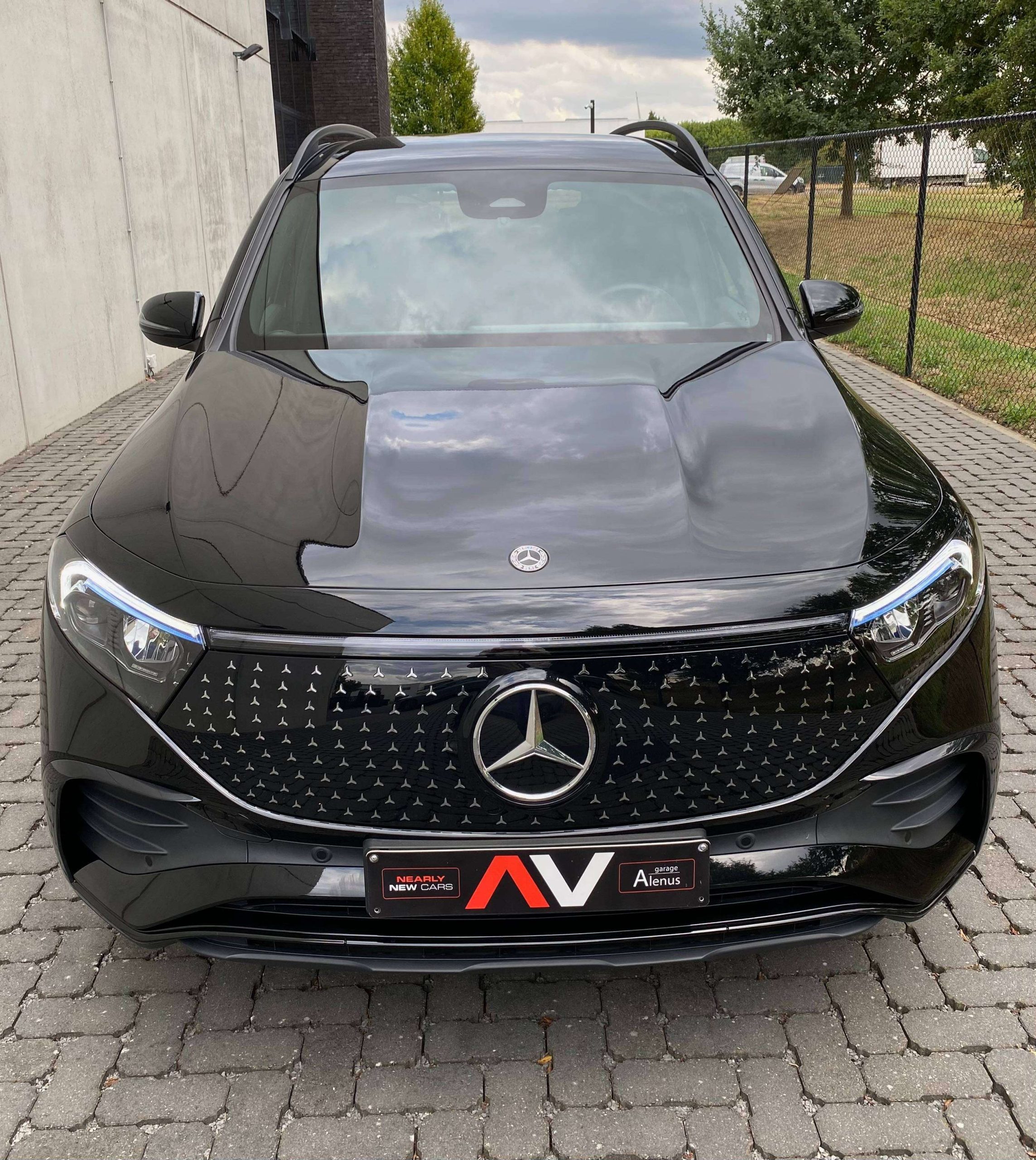 Mercedes-Benz EQB 250 + ExtendedRange AMG & NIGHT DistronicPlus/18″/Ambiente/Camera/AdvancedSound/El.Trekhaak