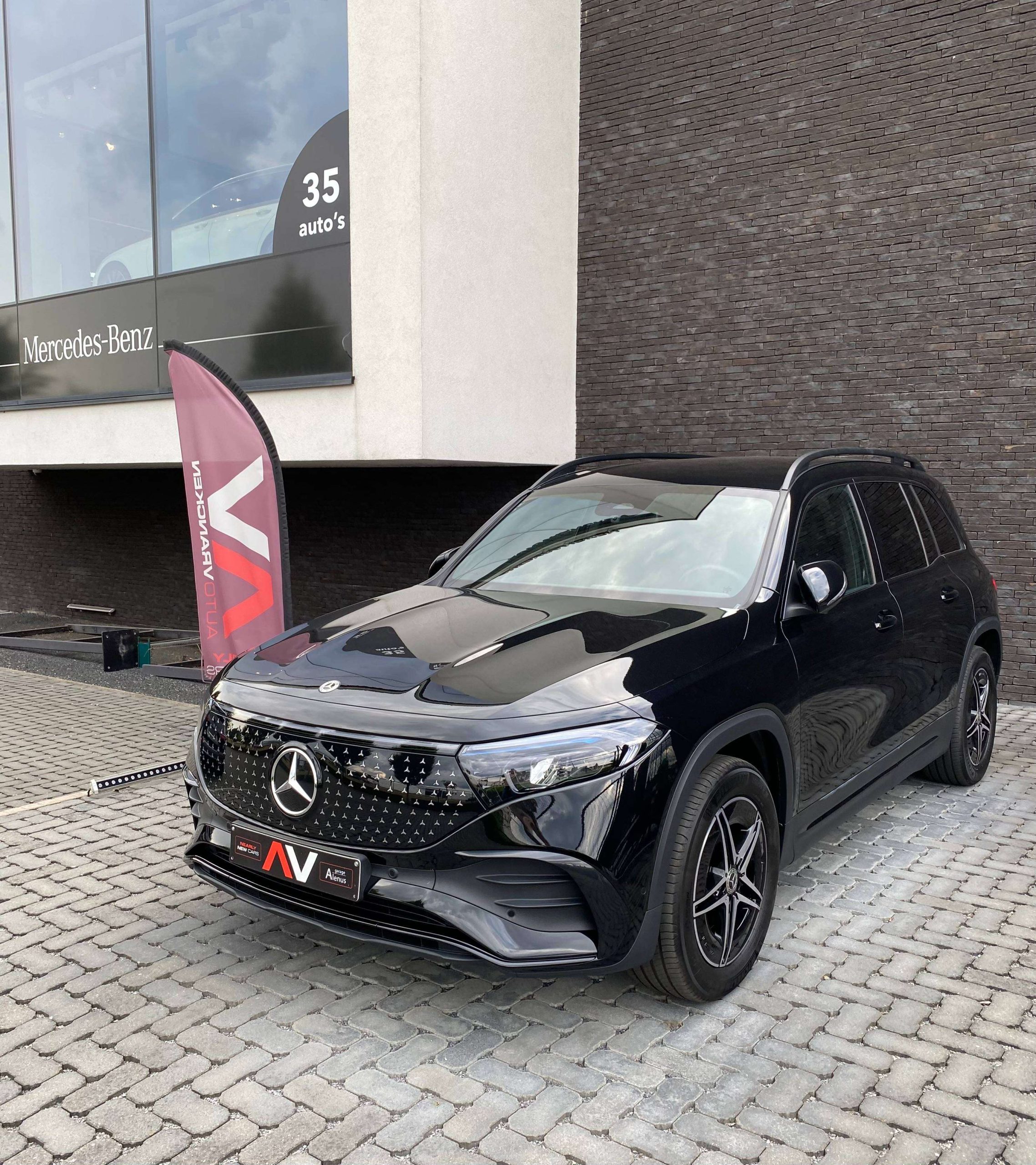 Mercedes-Benz EQB 250 + ExtendedRange AMG & NIGHT DistronicPlus/18″/Ambiente/Camera/AdvancedSound/El.Trekhaak