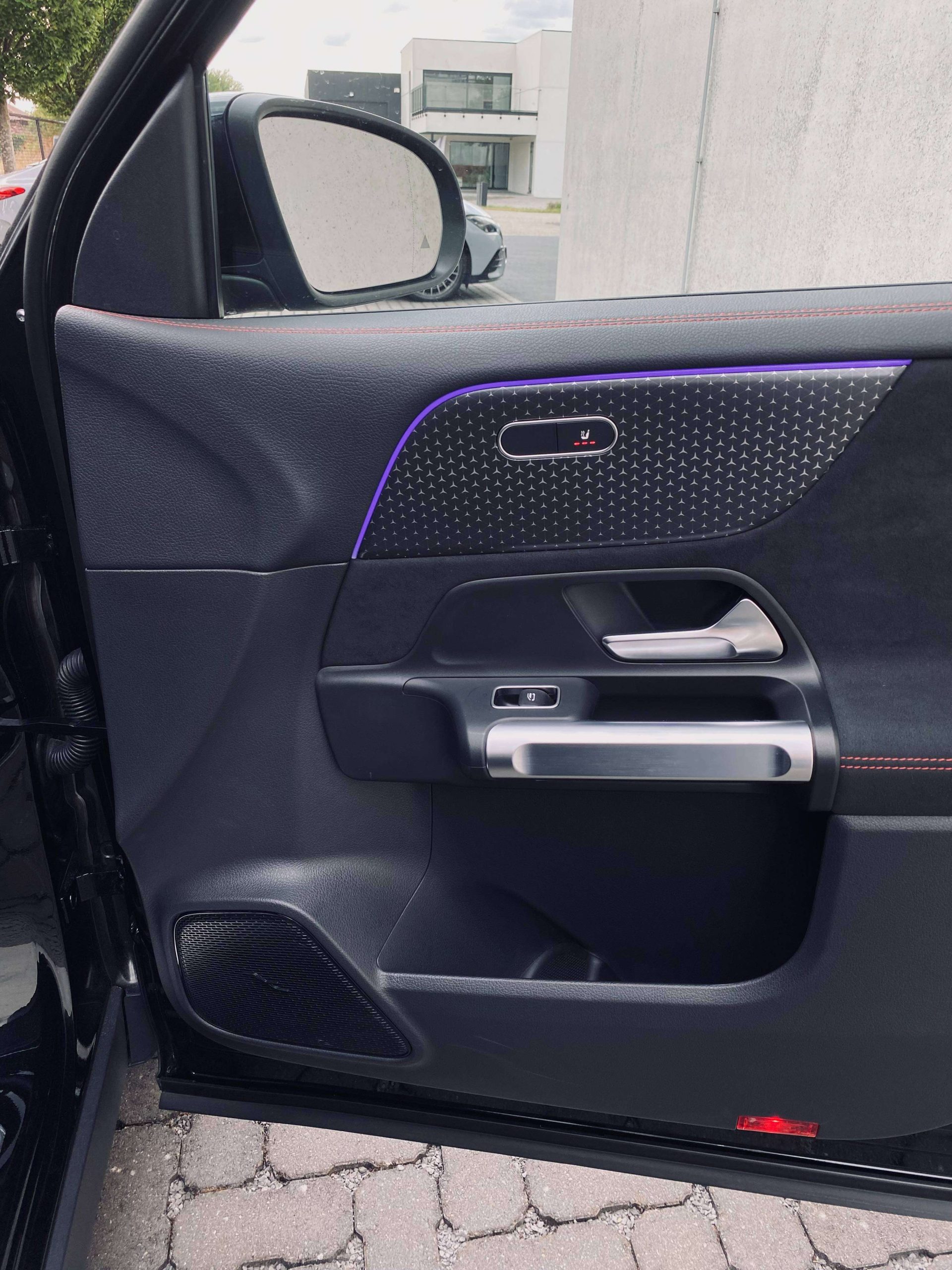 Mercedes-Benz EQB 250 + ExtendedRange AMG & NIGHT DistronicPlus/18″/Ambiente/Camera/AdvancedSound/El.Trekhaak