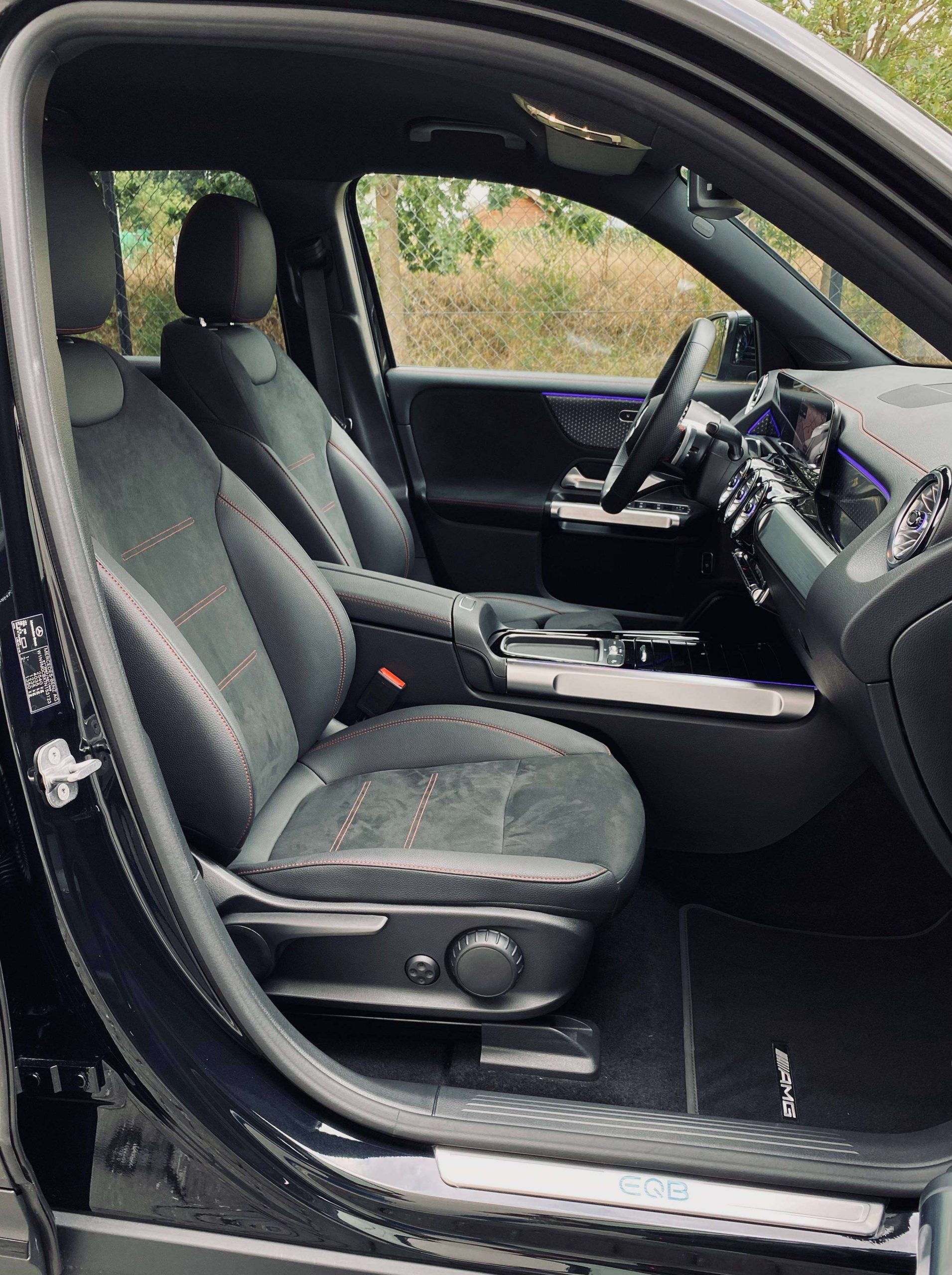 Mercedes-Benz EQB 250 + ExtendedRange AMG & NIGHT DistronicPlus/18″/Ambiente/Camera/AdvancedSound/El.Trekhaak