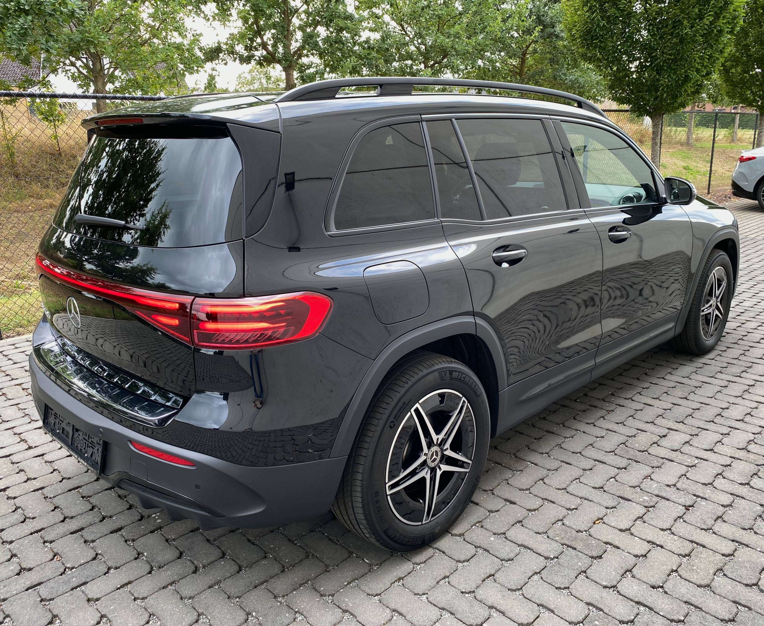 Mercedes-Benz EQB 250 + ExtendedRange AMG & NIGHT DistronicPlus/18″/Ambiente/Camera/AdvancedSound/El.Trekhaak