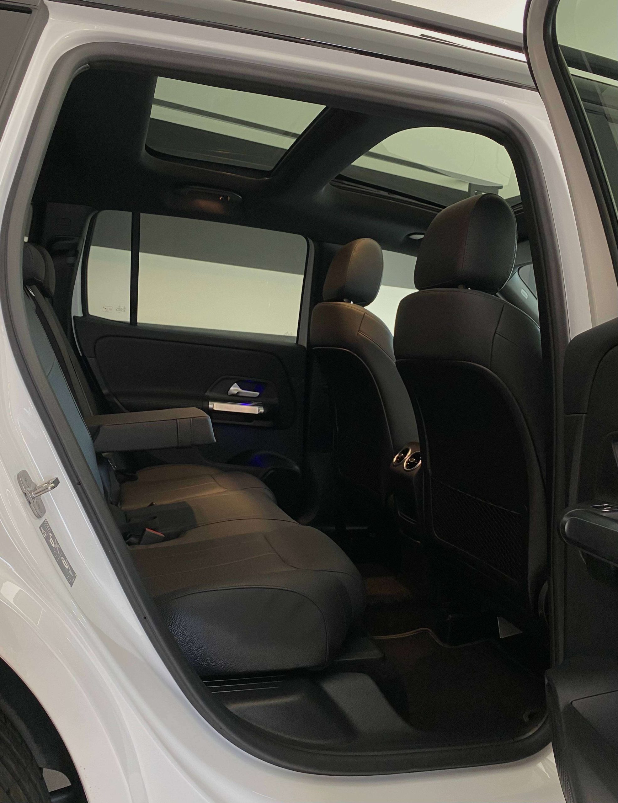 Mercedes-Benz GLB 250 8G Mild Hybr. 4M 2-Tone Edition Distronic+/Leder/360°/PanoDak/Keyless/MultiBeam/Trekhaak