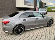 Mercedes-Benz A 180 AMG & NIGHT 19″/PanoDak/Augm.RealityNavi/Ambiente/CarPlay/DraadloosLadenGSM/PDC/…