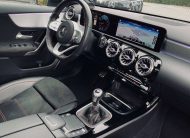 Mercedes-Benz A 180 AMG & NIGHT 19″/PanoDak/Augm.RealityNavi/Ambiente/CarPlay/DraadloosLadenGSM/PDC/…