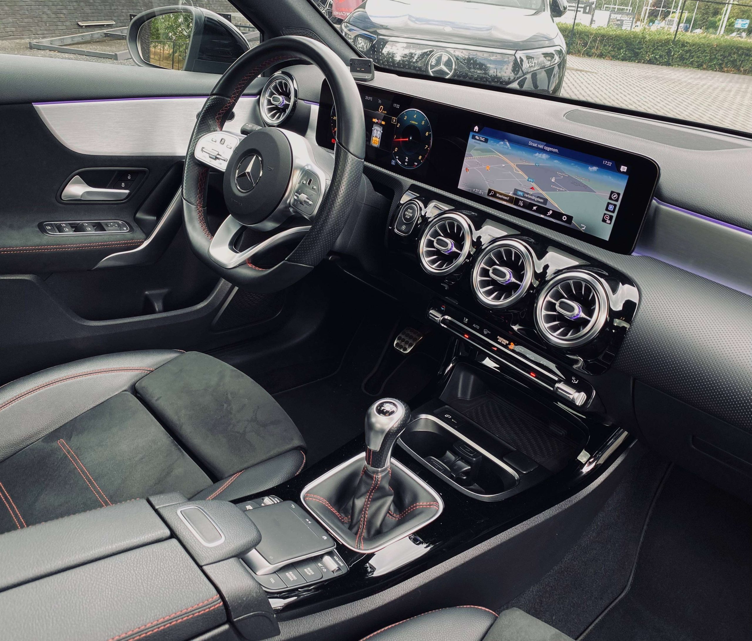 Mercedes-Benz A 180 AMG & NIGHT 19″/PanoDak/Augm.RealityNavi/Ambiente/CarPlay/DraadloosLadenGSM/PDC/…