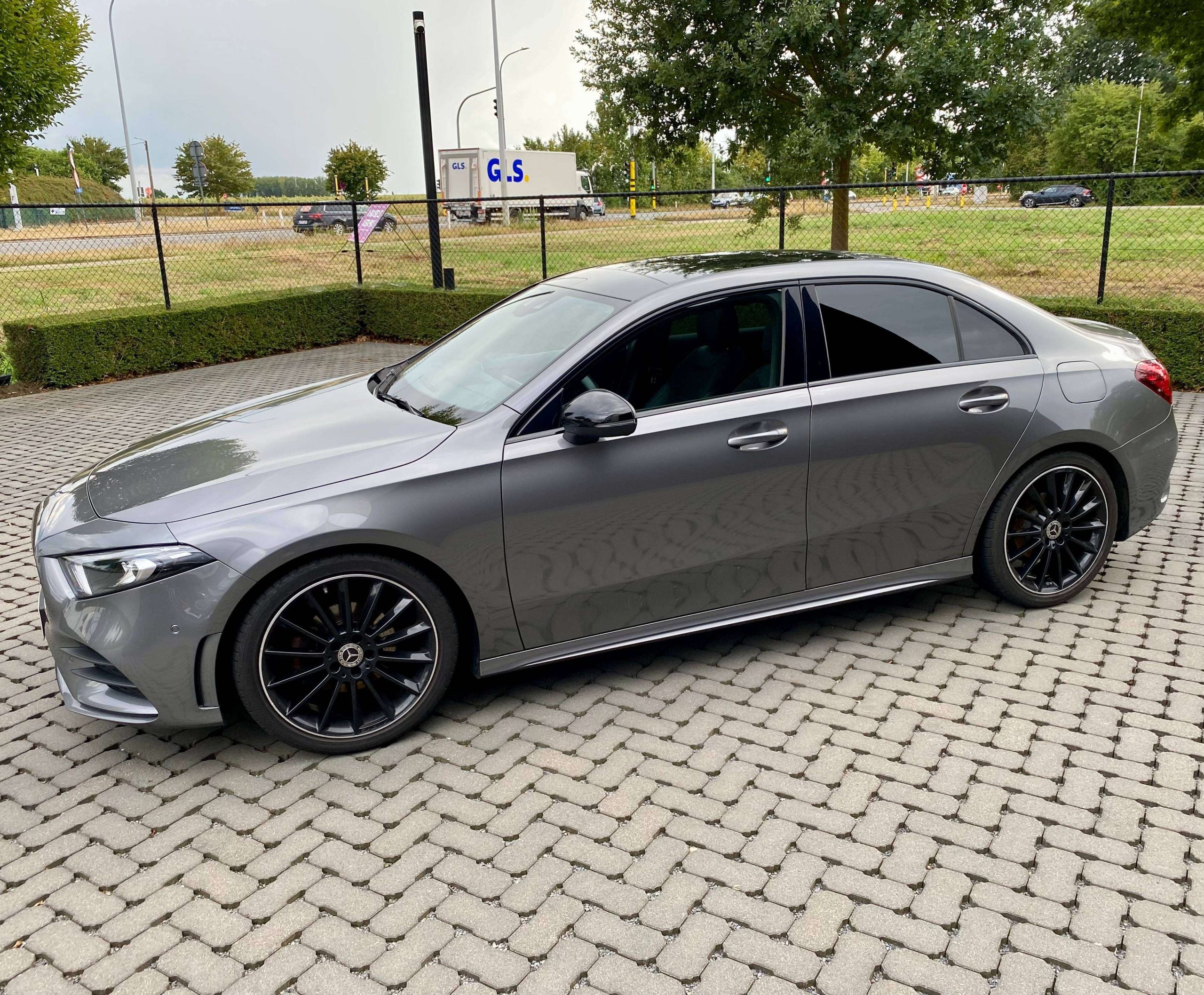 Mercedes-Benz A 180 AMG & NIGHT 19″/PanoDak/Augm.RealityNavi/Ambiente/CarPlay/DraadloosLadenGSM/PDC/…