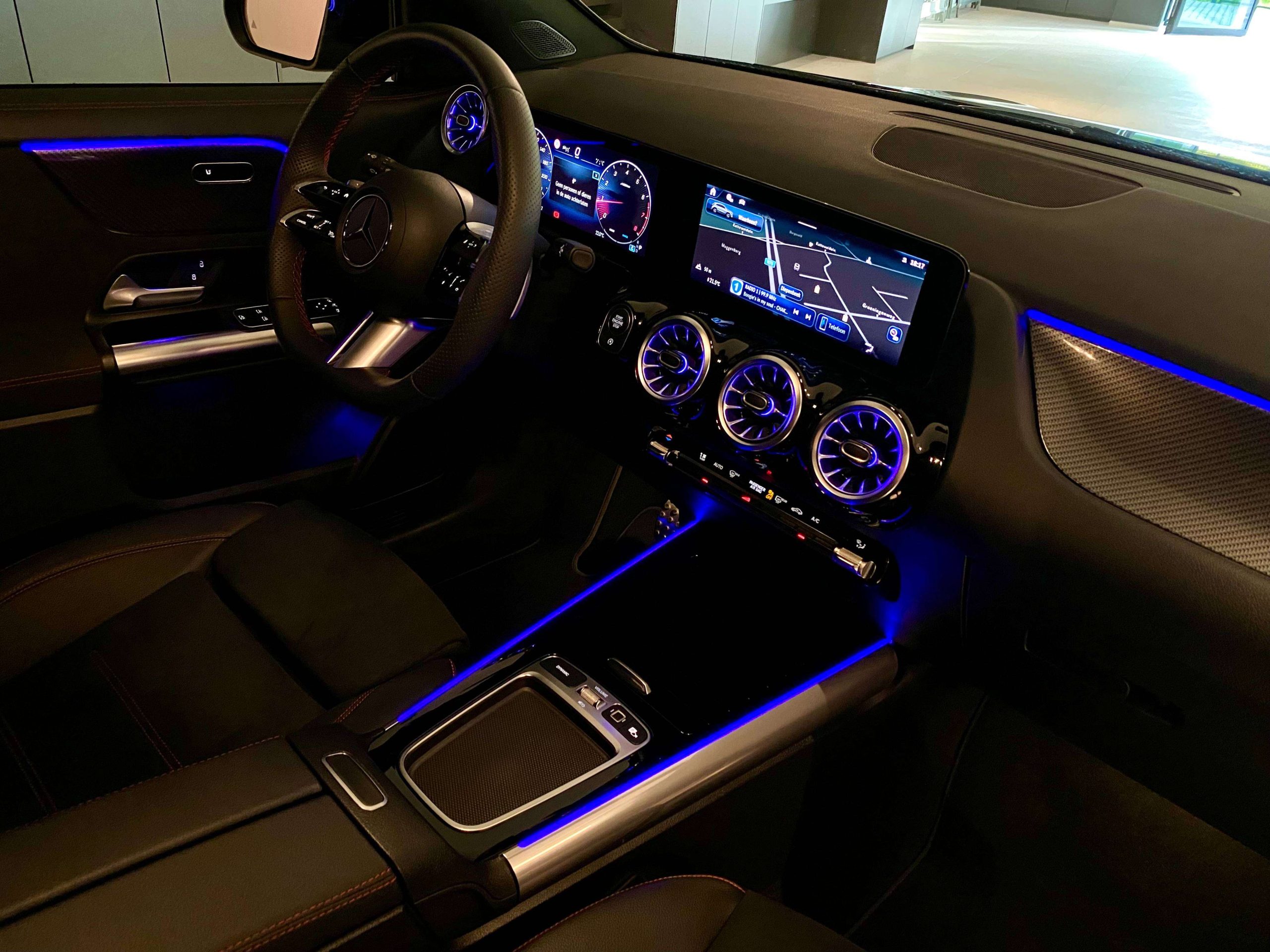 Mercedes-Benz GLA 200 7G AMG Mild Hybr. Distronic+/360°/Keyless/Ambiente/Carbon/Trekhaak